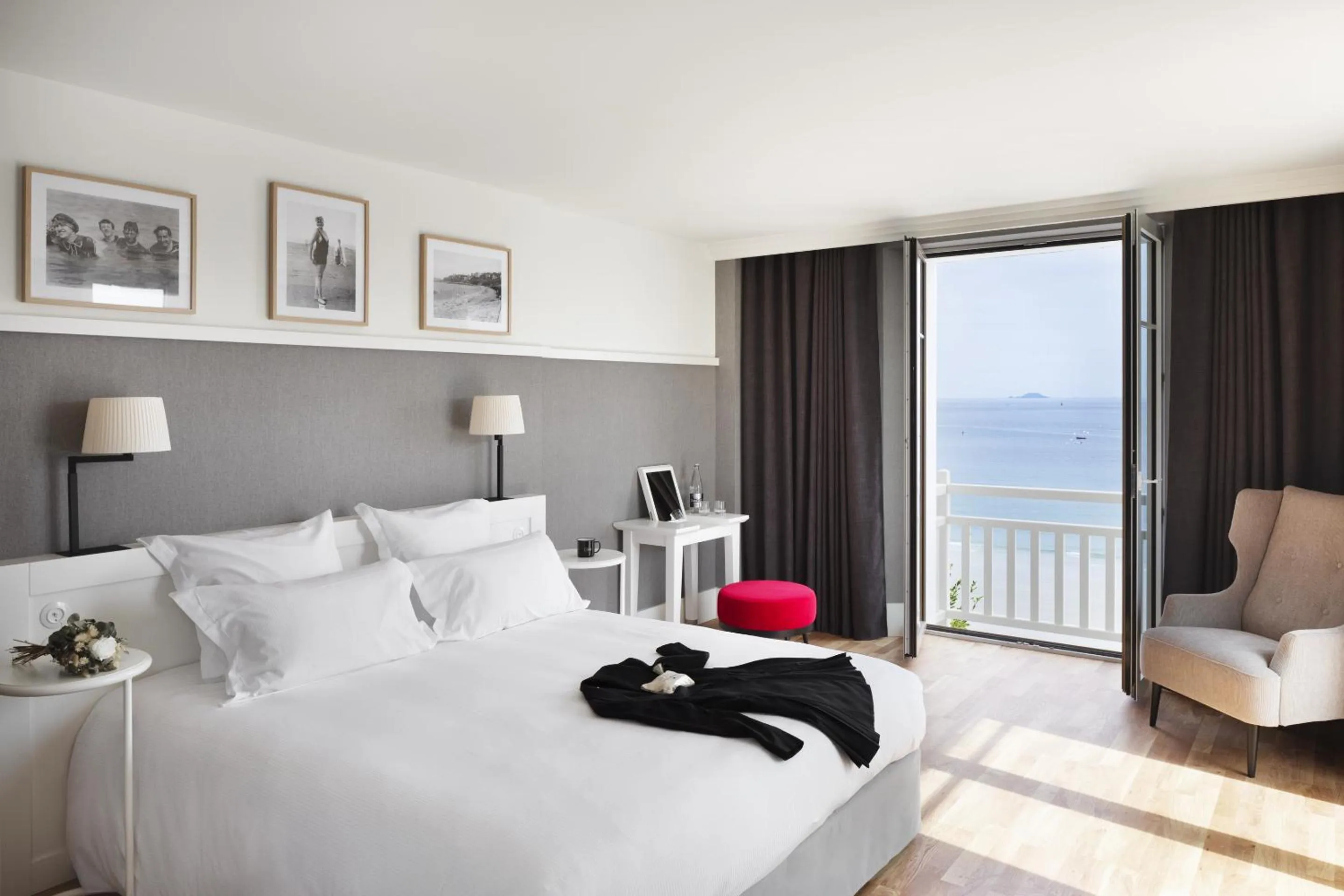 Bed in Grand Hôtel Perros-Guirec