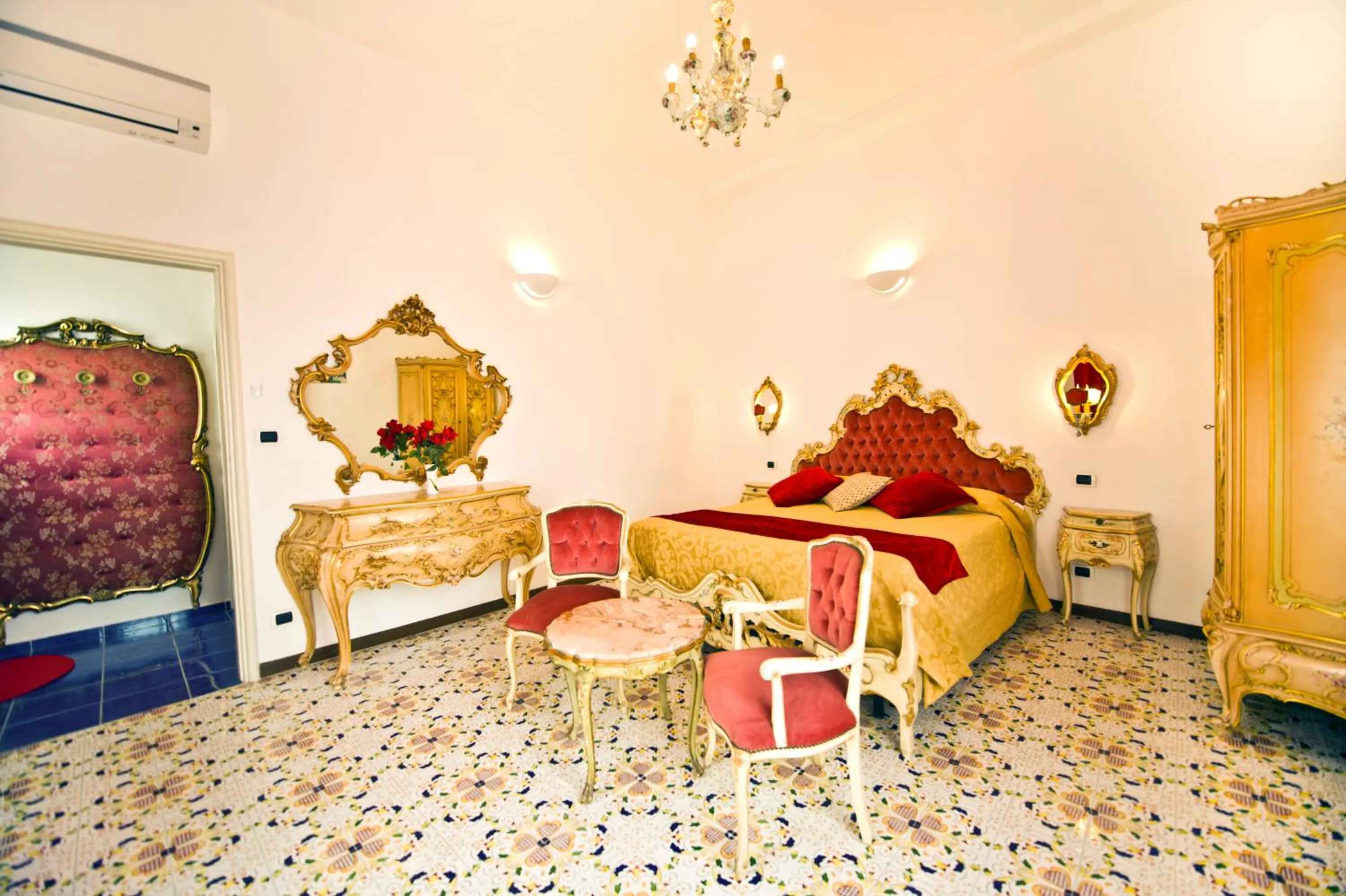 Photo of the whole room, Bed in Residenza Sole Amalfi