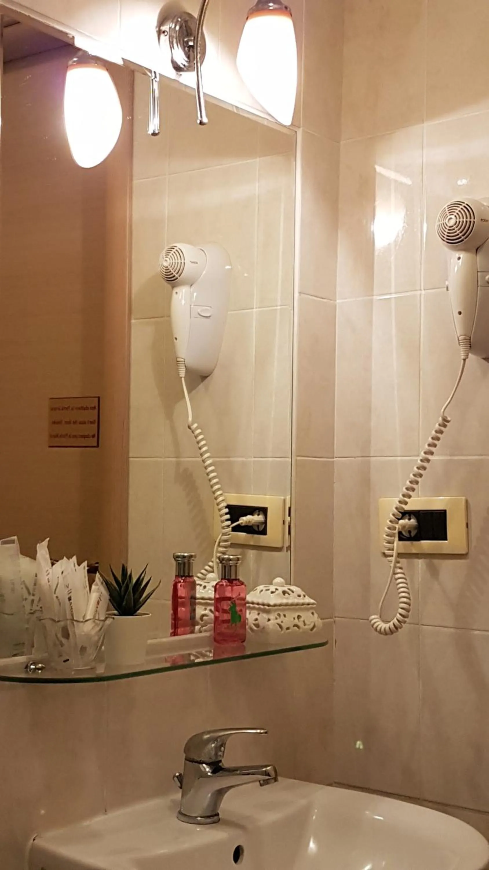 Bathroom in Hotel Meublè Santa Chiara Suite