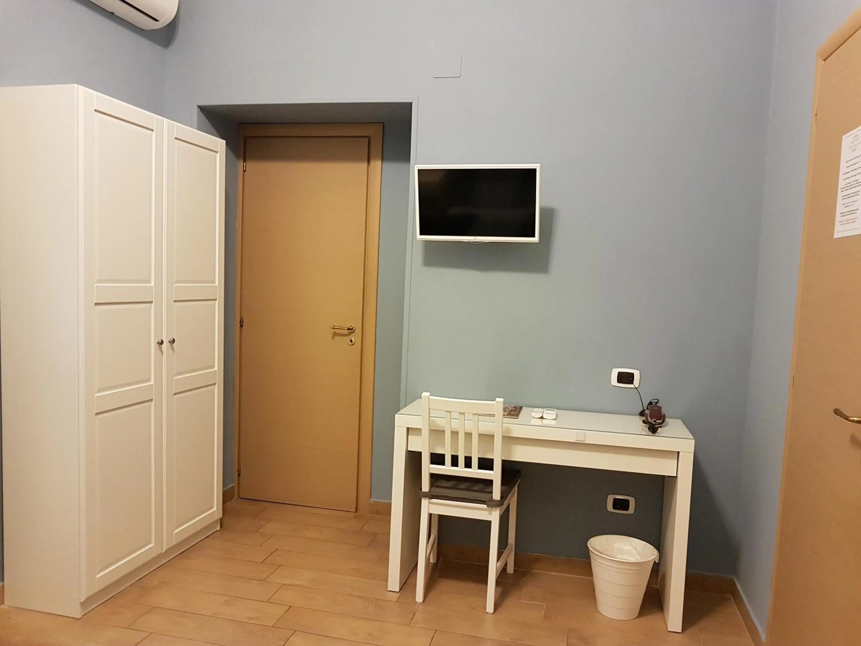 Photo of the whole room in Hotel Meublè Santa Chiara Suite