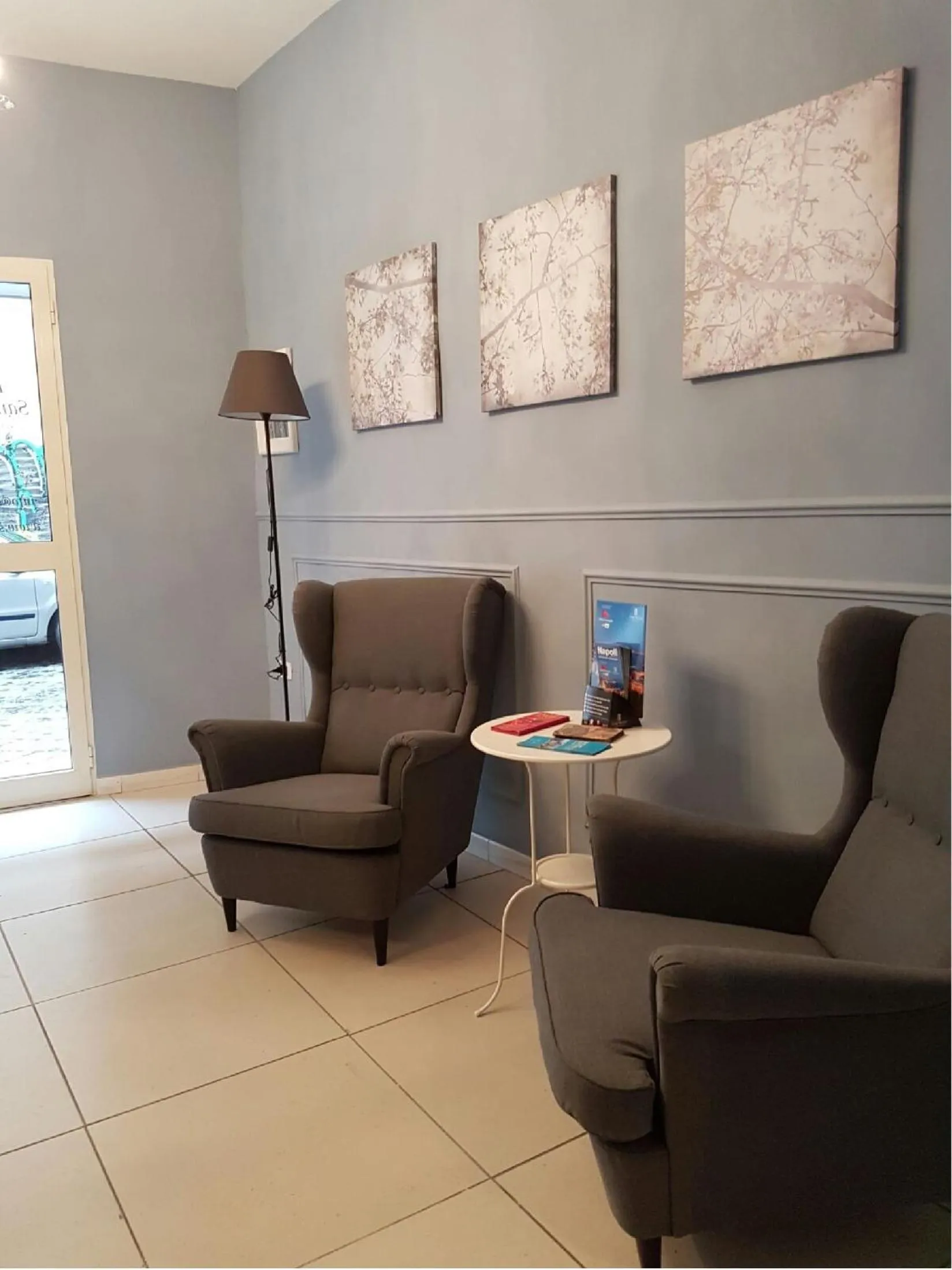 Communal lounge/ TV room in Hotel Meublè Santa Chiara Suite