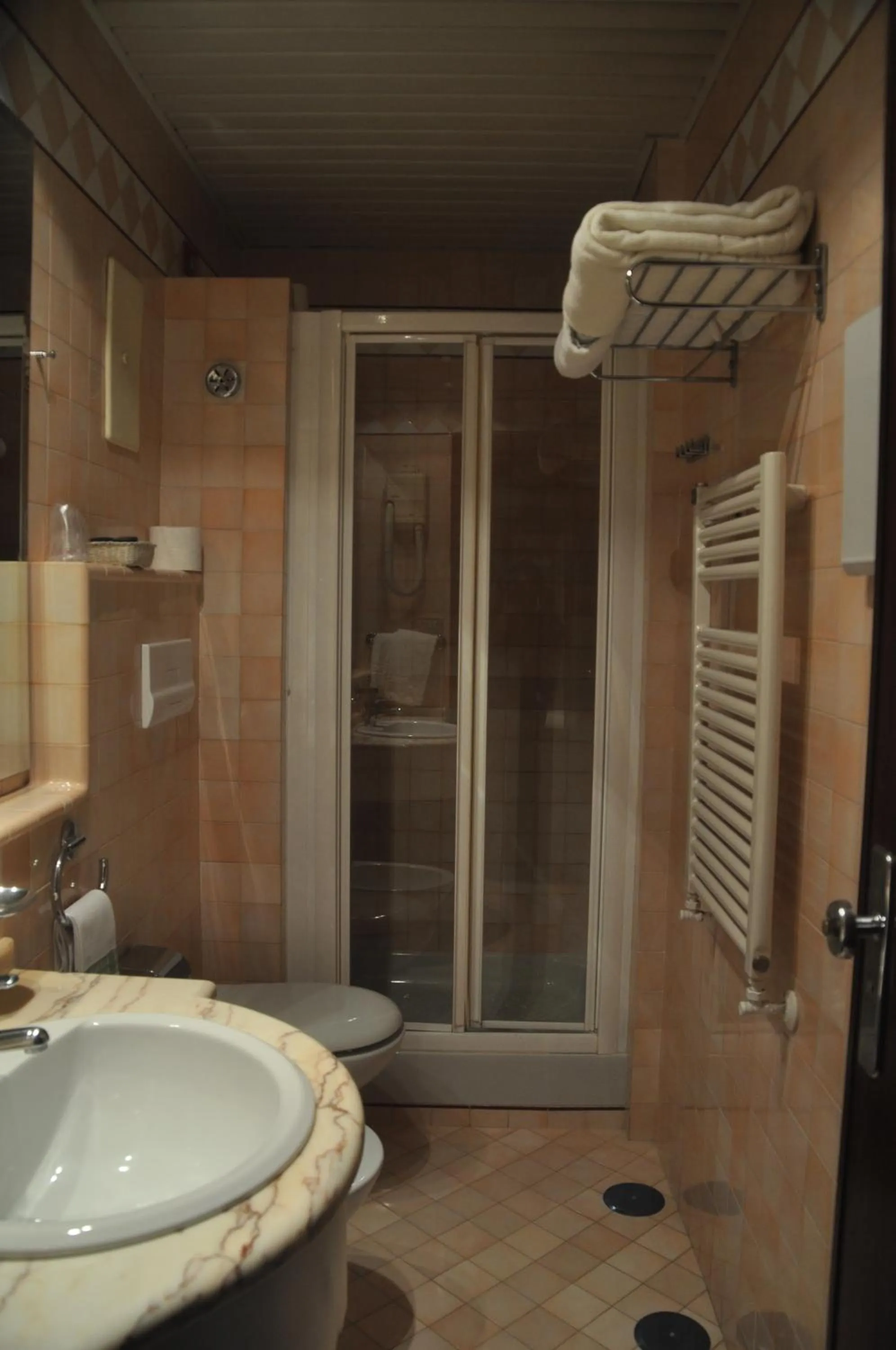 Bathroom in Albergo Fiorenza