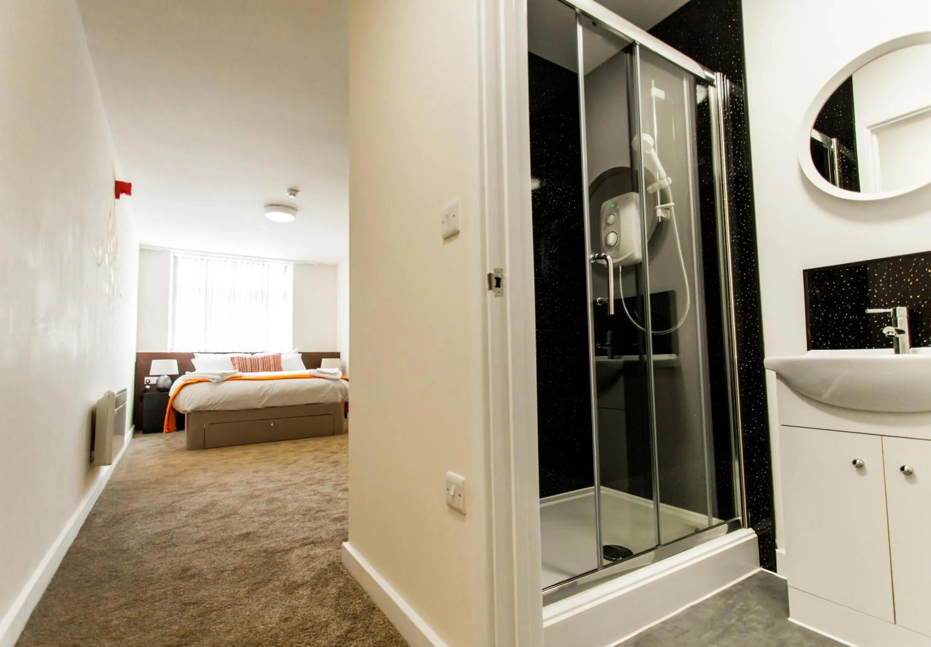 Shower, Bed in Whiteley Mill