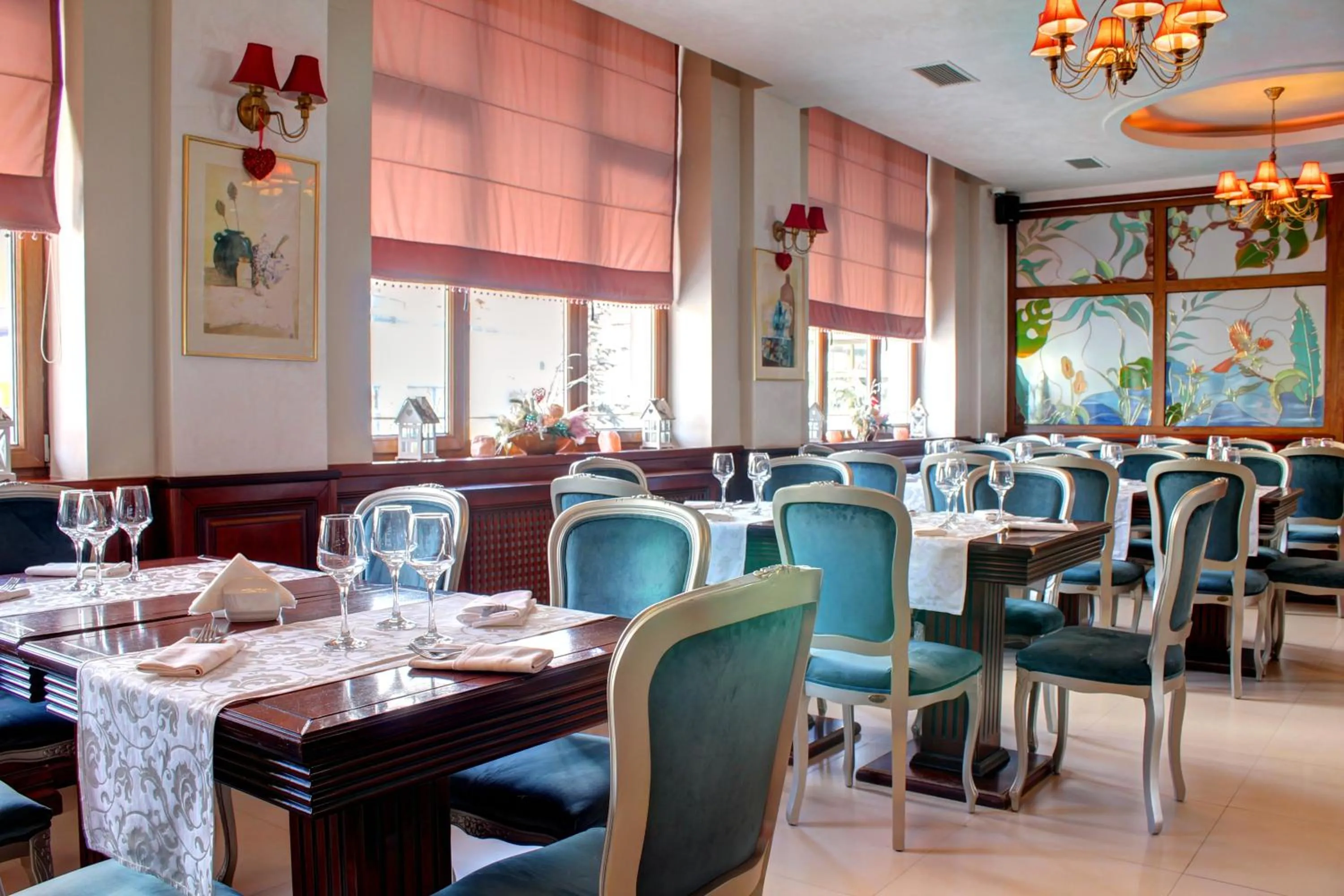 Restaurant/places to eat in Hotel Dragului