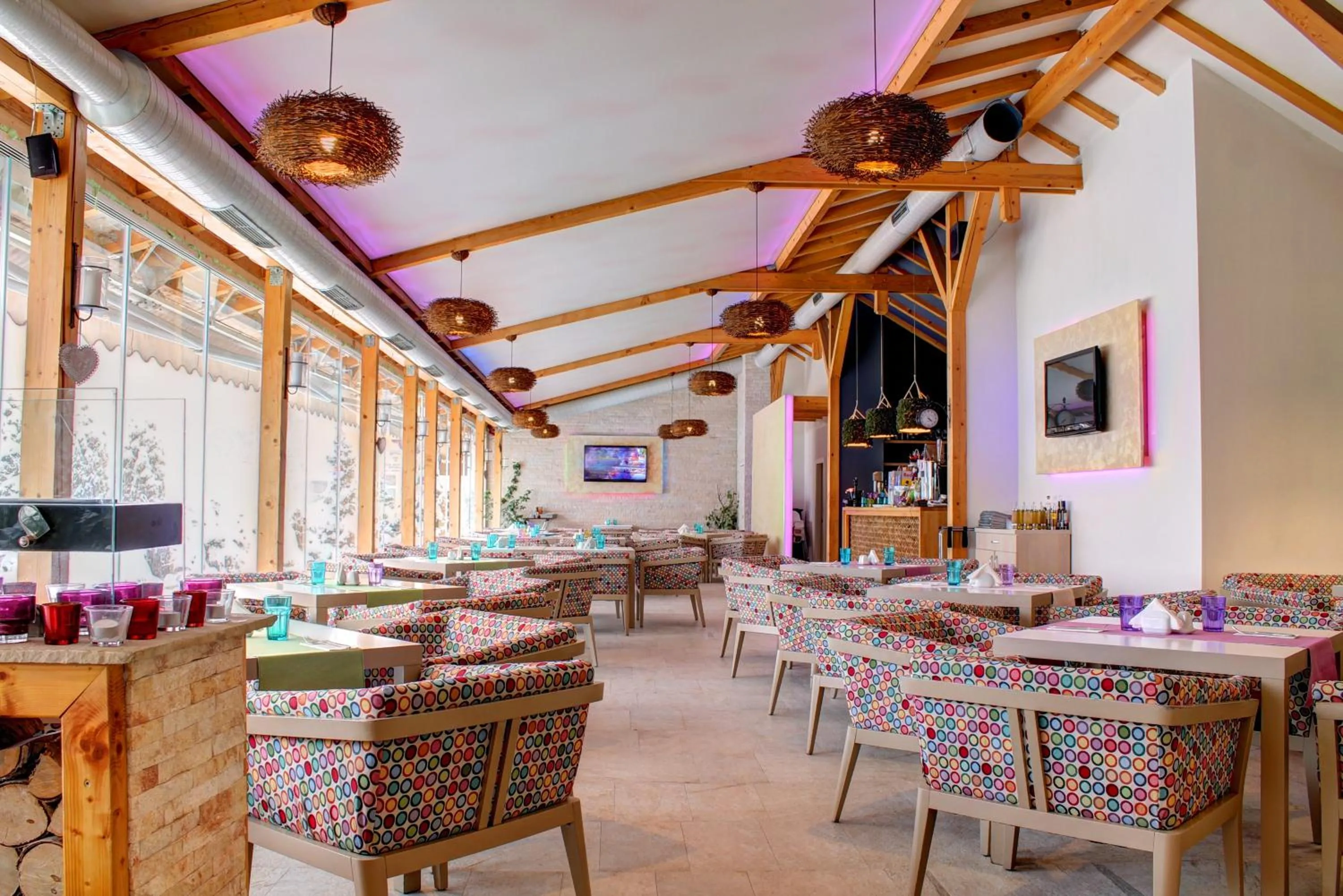 Restaurant/places to eat in Hotel Dragului