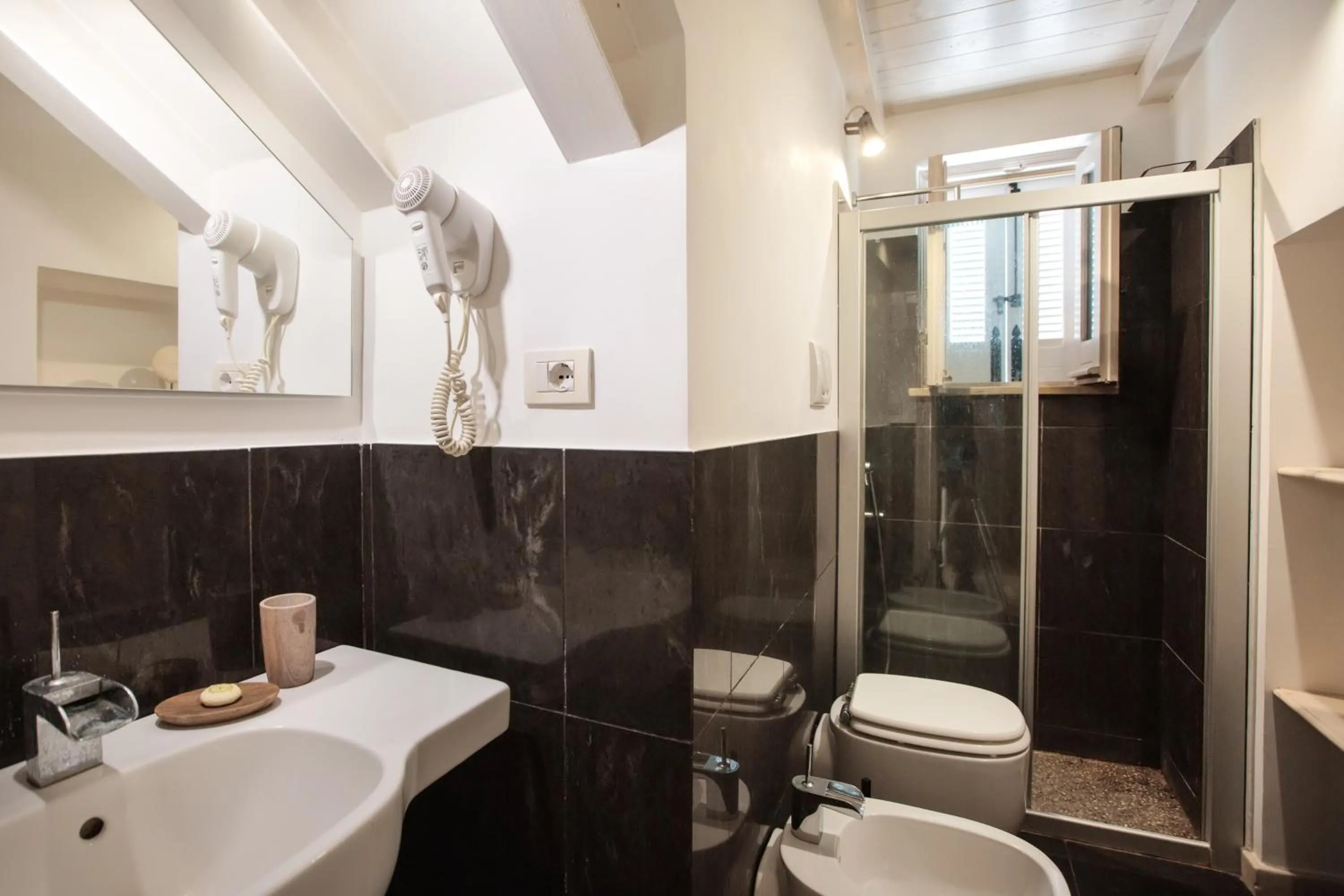 Shower in Musciara Siracusa Resort