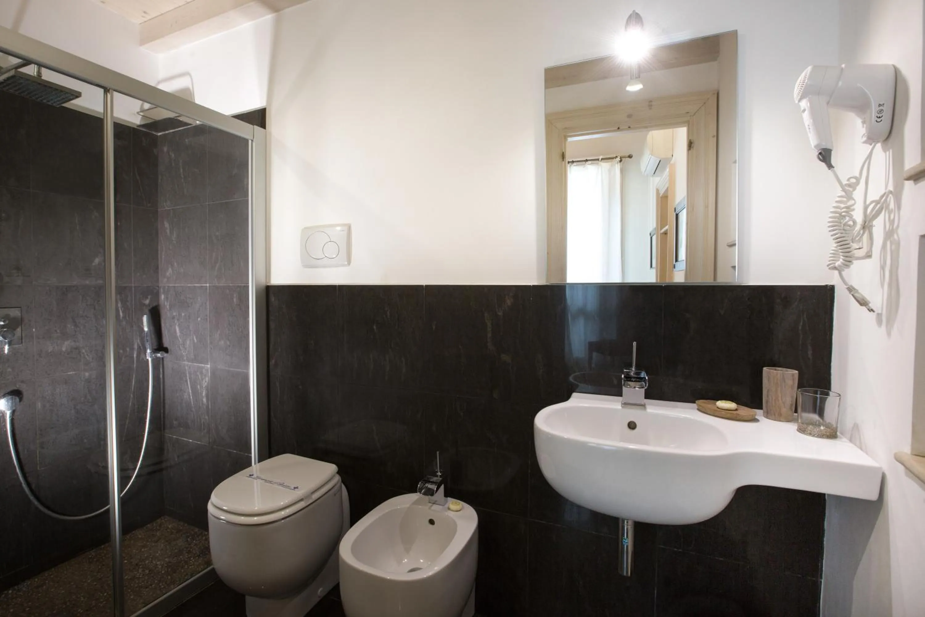 Shower in Musciara Siracusa Resort