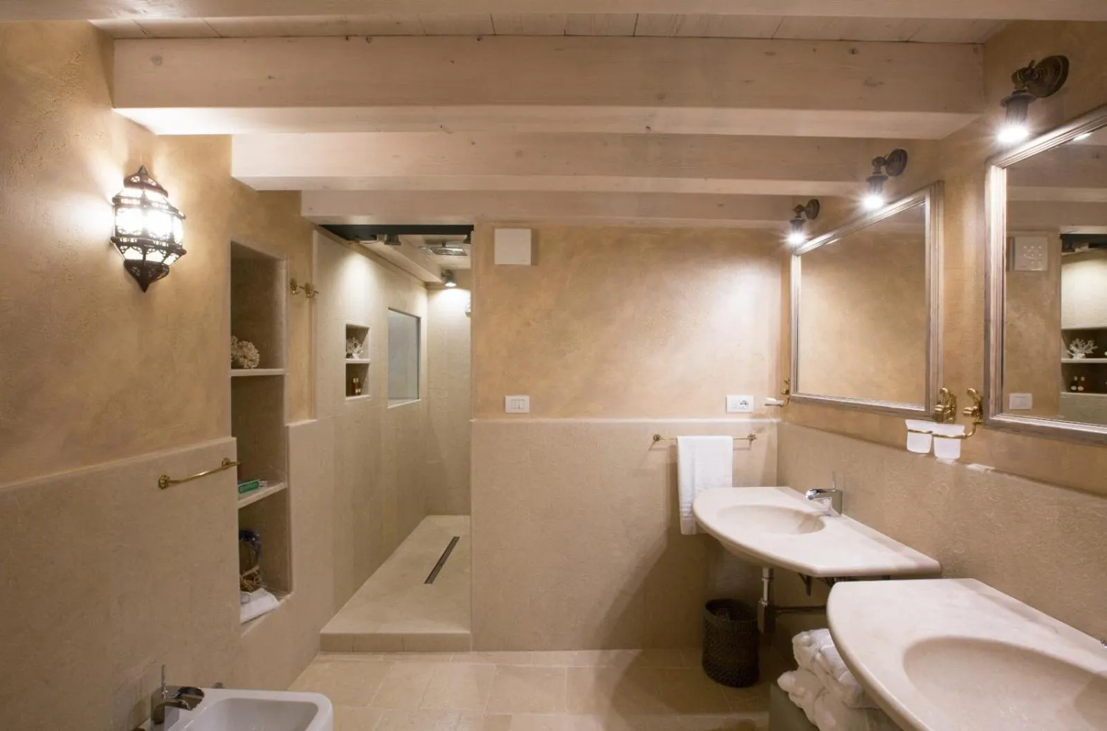 Shower in Musciara Siracusa Resort