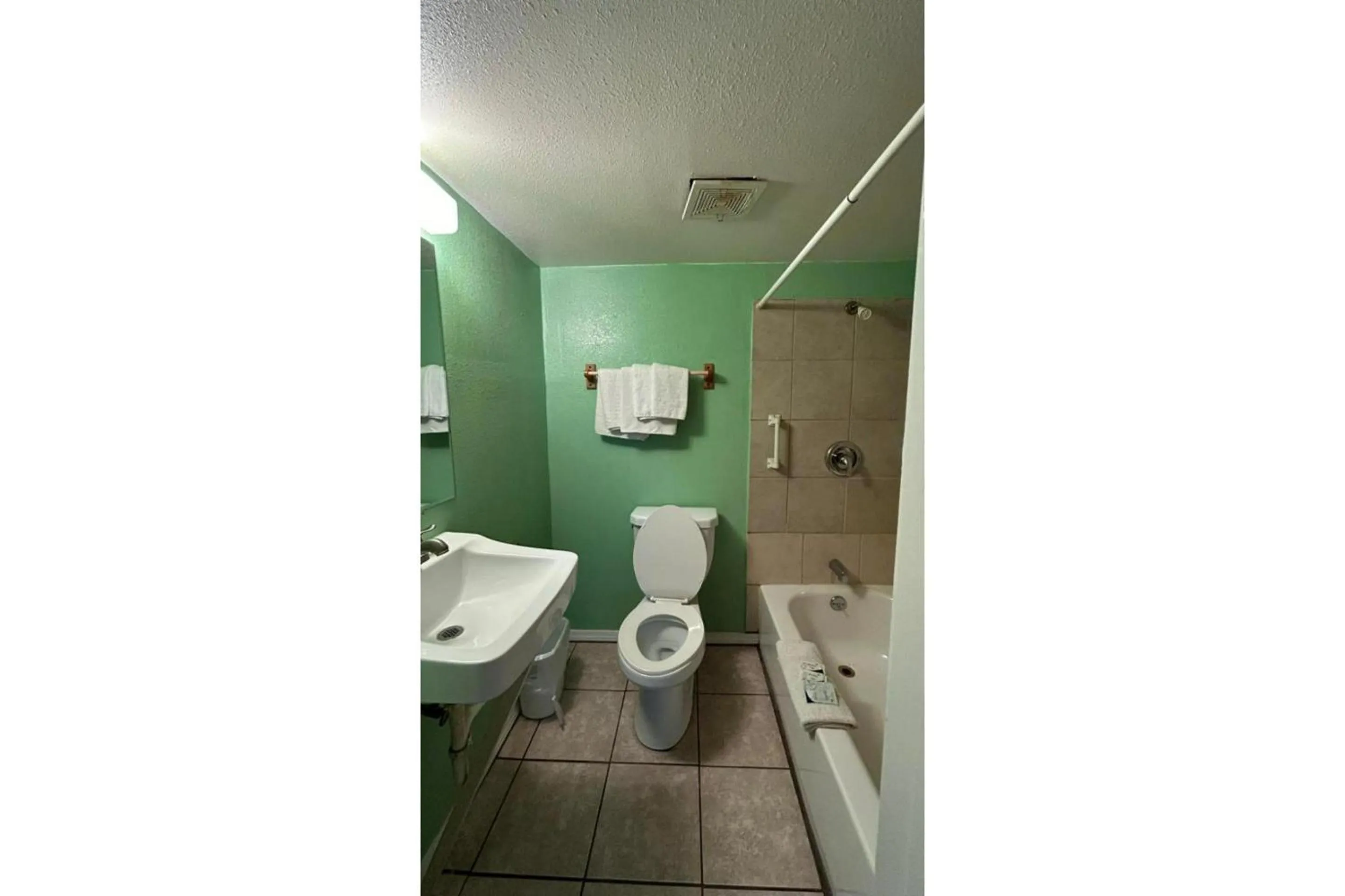Bathroom in Monterrey Motel Padre Island, Corpus Christi BY OYO