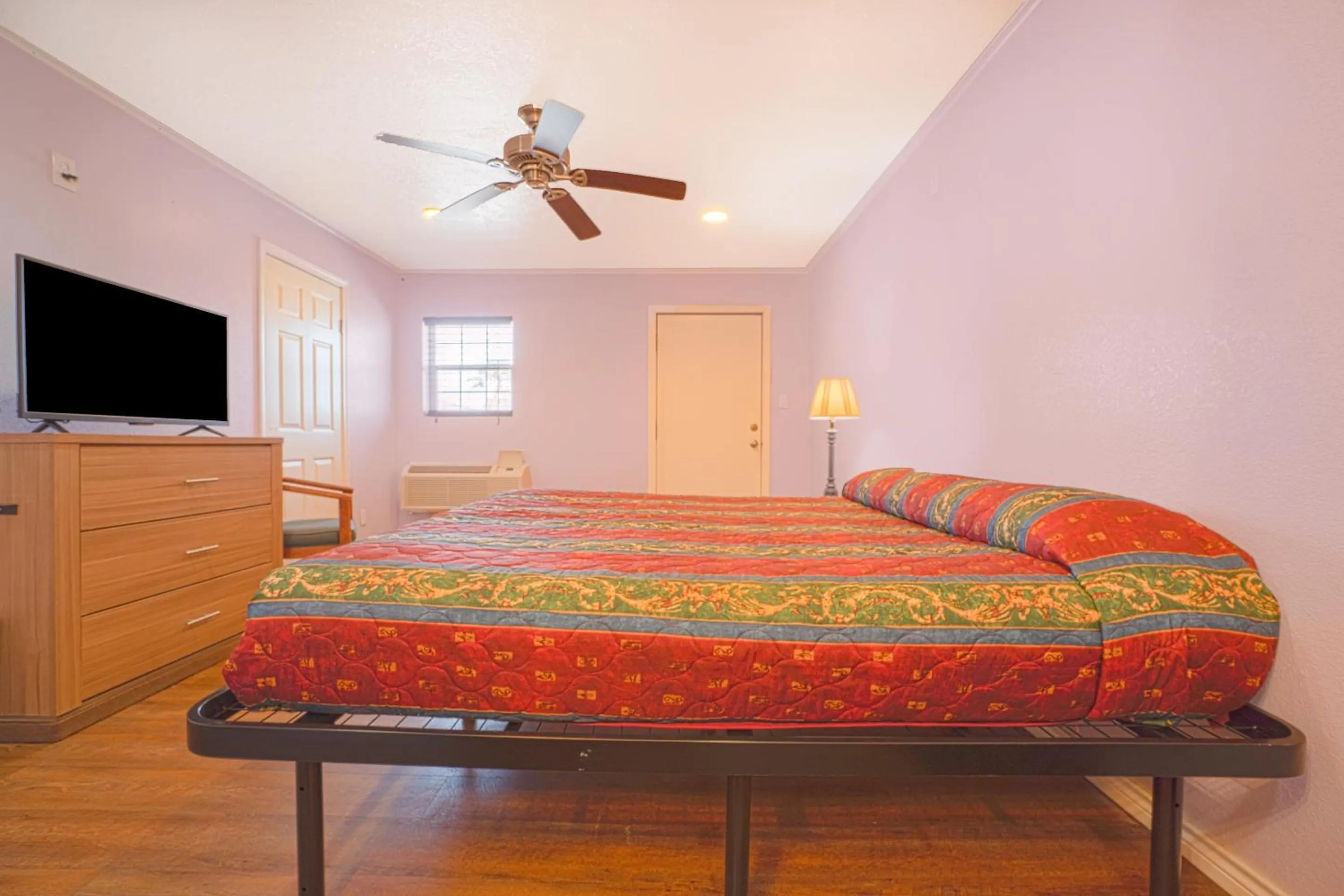 Bedroom, Bed in Monterrey Motel Padre Island, Corpus Christi BY OYO