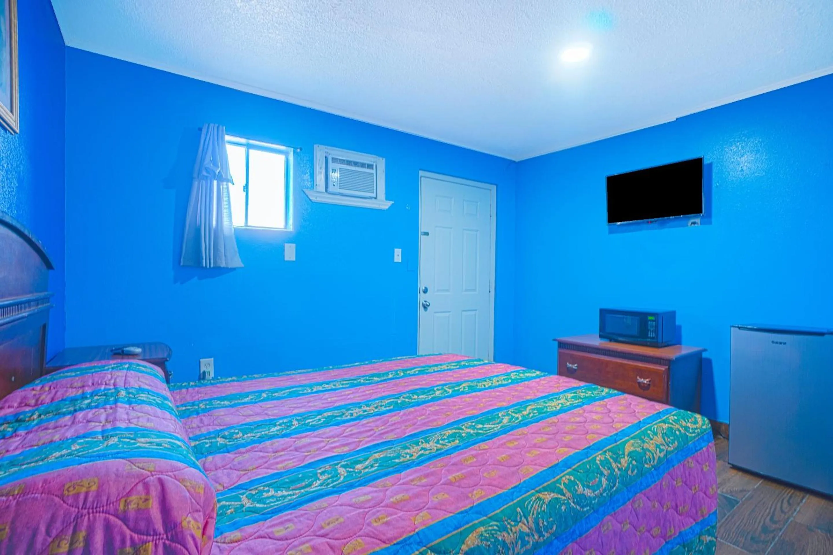 Bedroom, Bed in Monterrey Motel Padre Island, Corpus Christi BY OYO