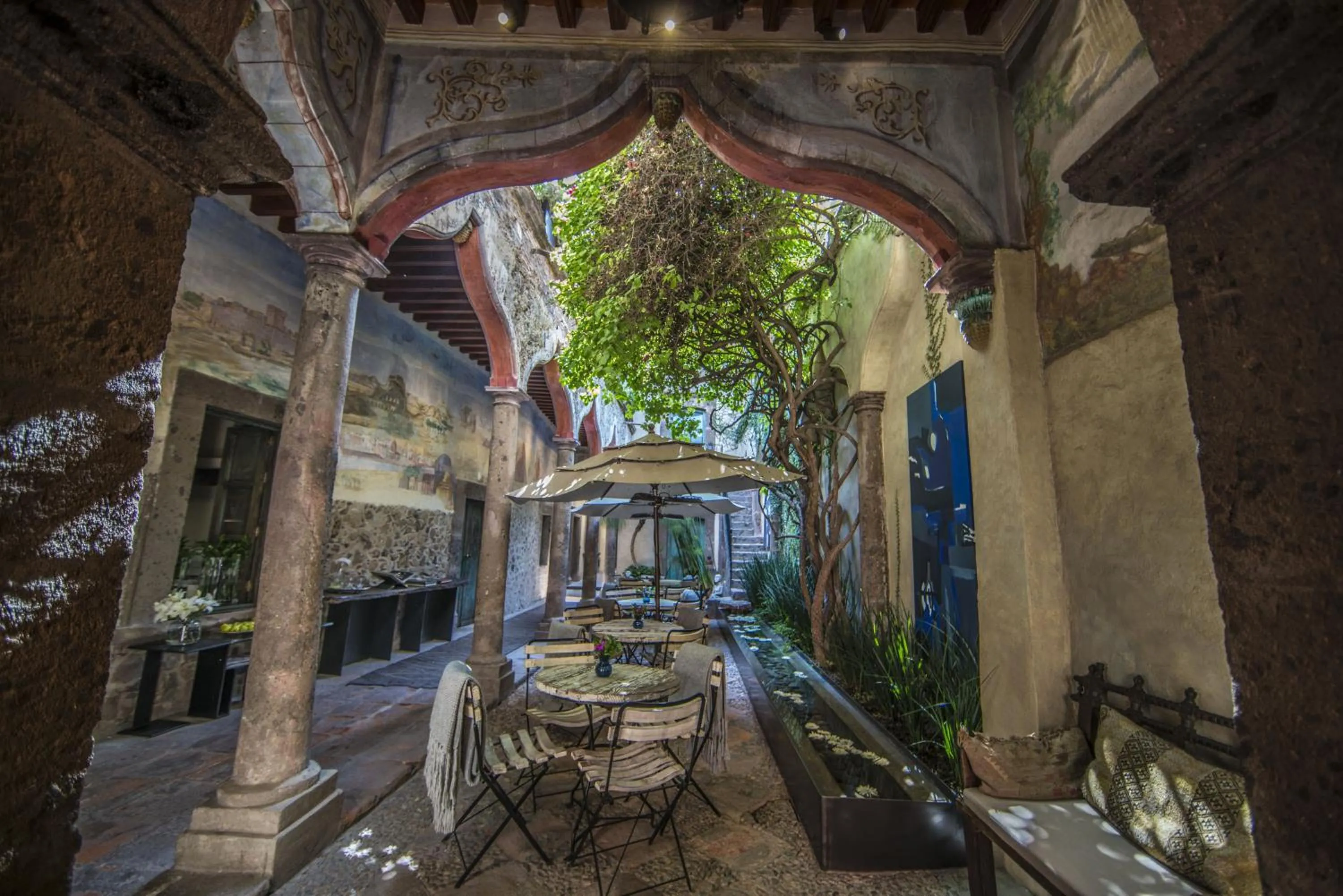 Restaurant/places to eat in Casa No Name Small Luxury Hotel