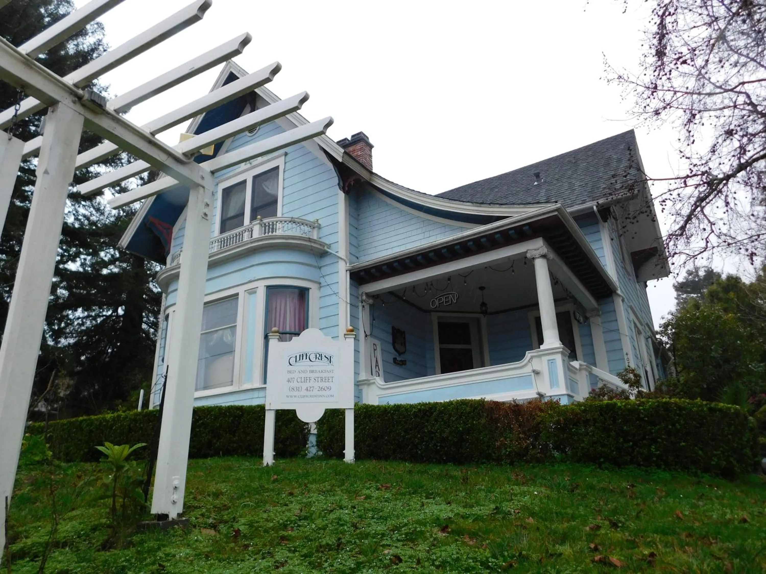 Property building in Cliff Crest Inn