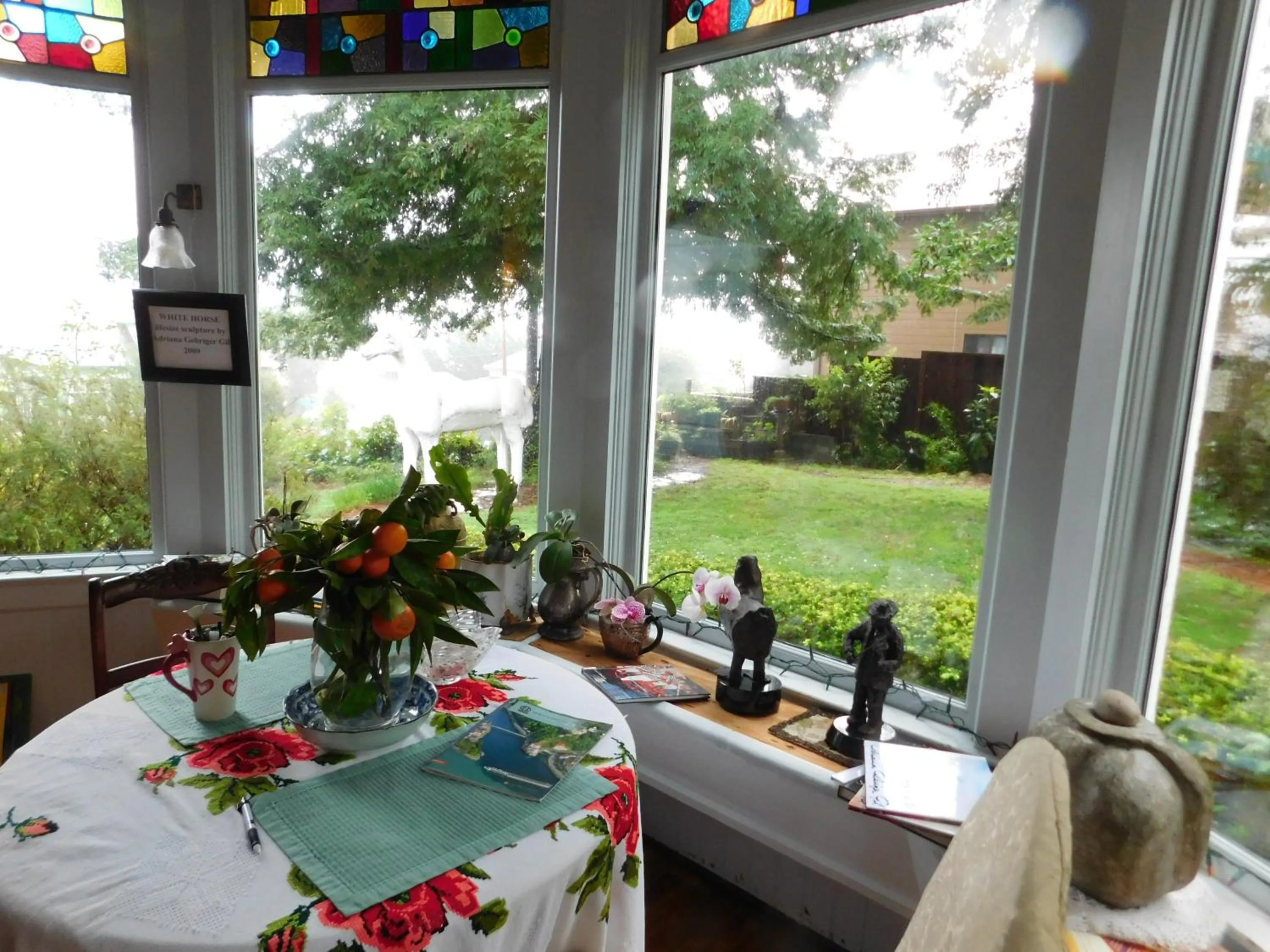 Communal lounge/ TV room in Cliff Crest Inn