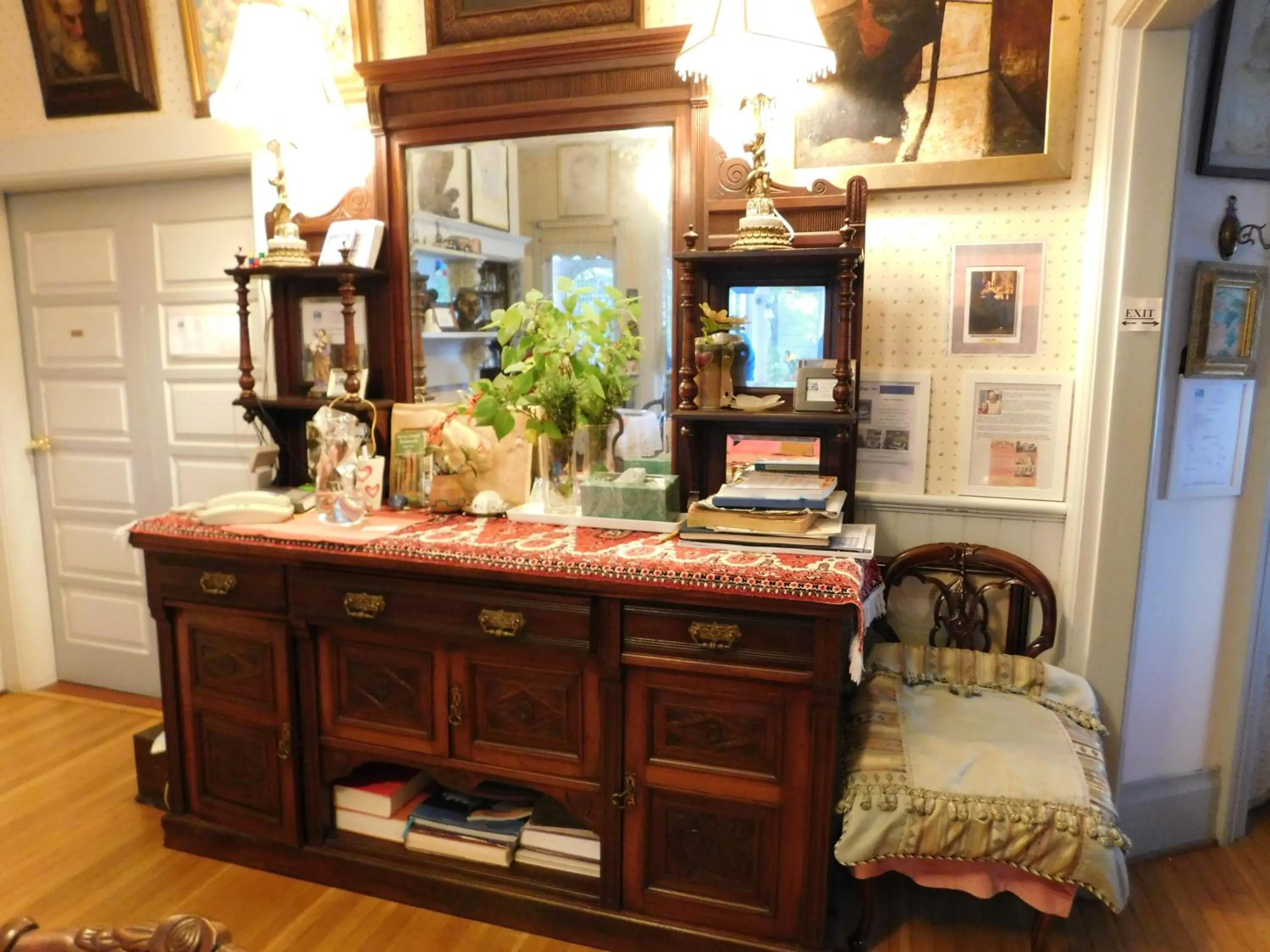 Decorative detail in Cliff Crest Inn