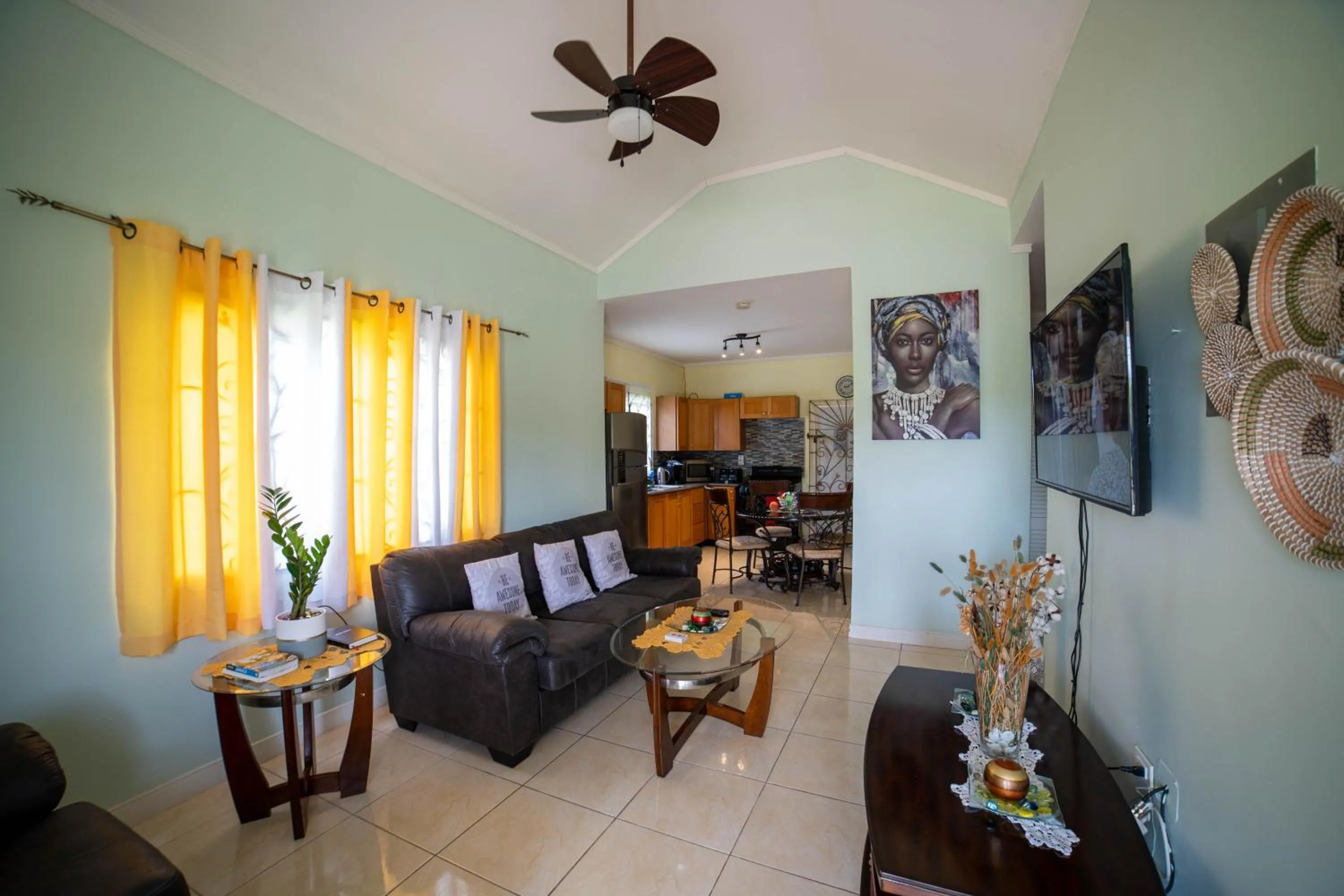 TV and multimedia in Nickels Garden Villas