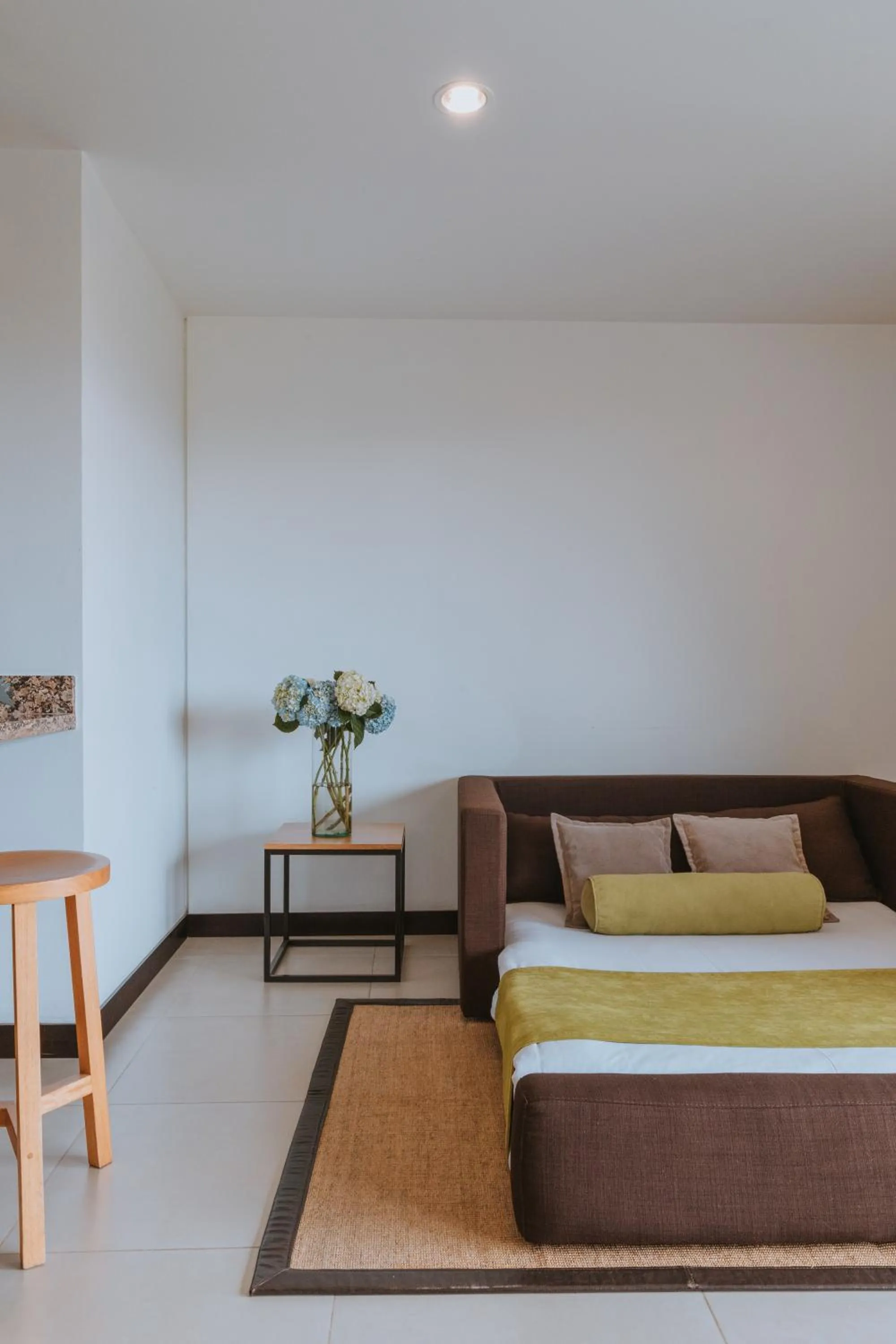 Living room, Bed in Travelers Rio Verde Living Suites