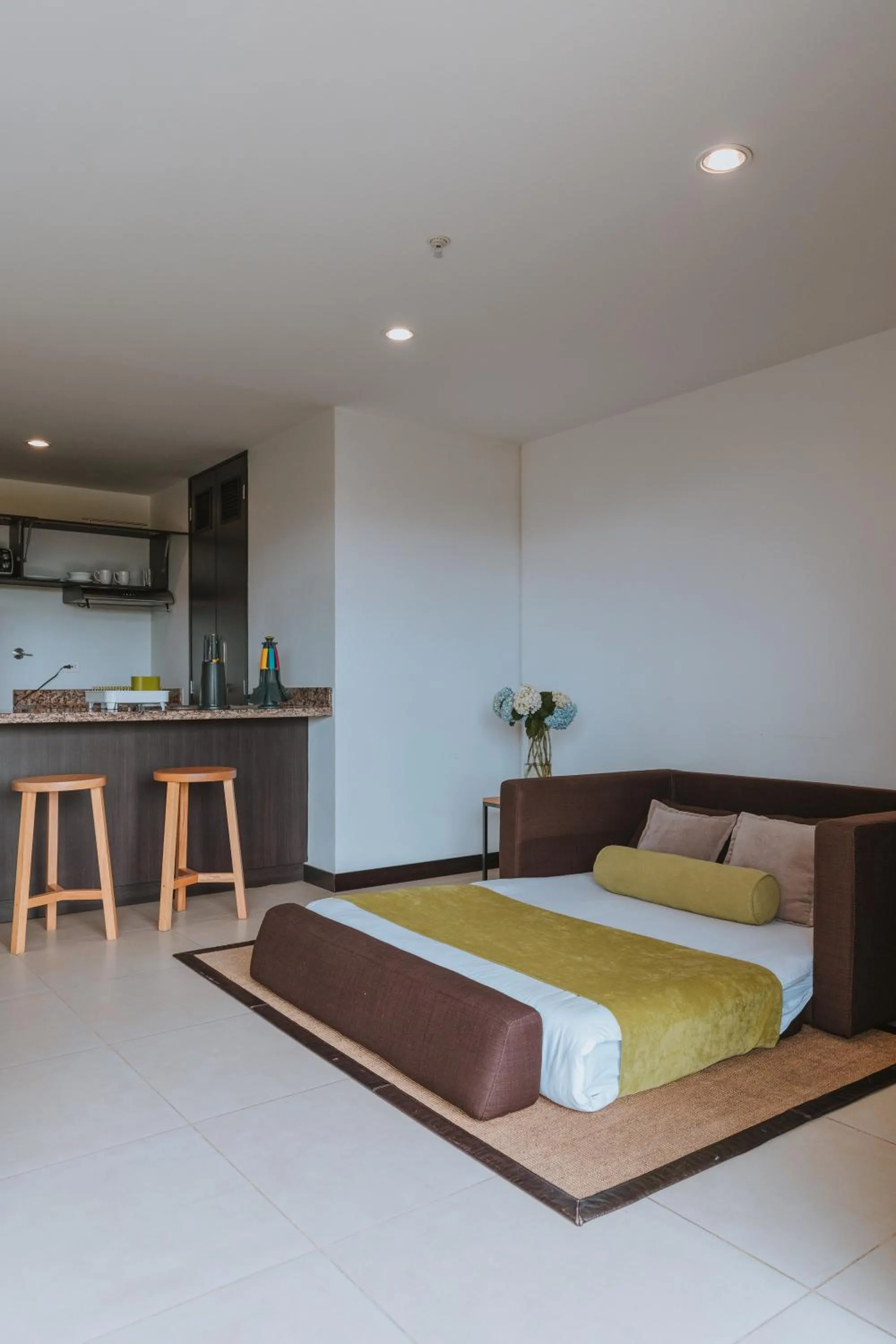 Living room, Bed in Travelers Rio Verde Living Suites