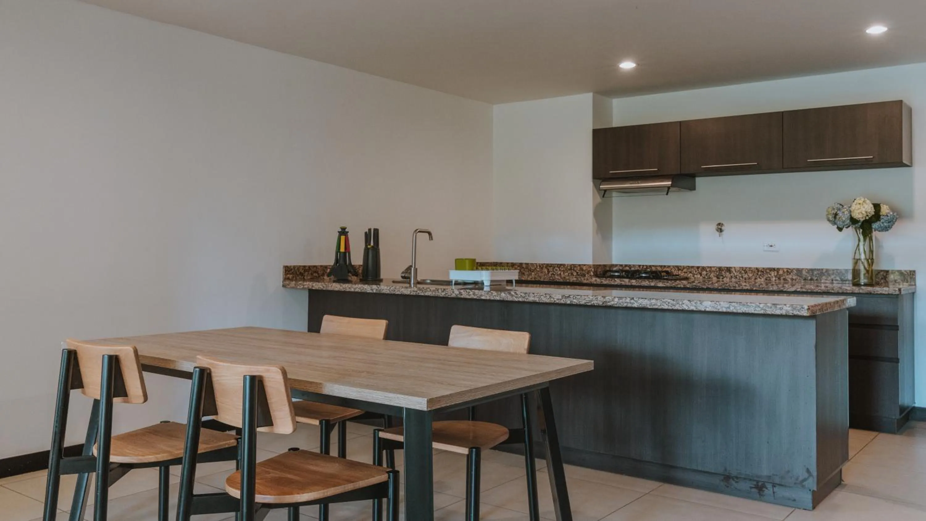 Kitchen or kitchenette in Travelers Rio Verde Living Suites