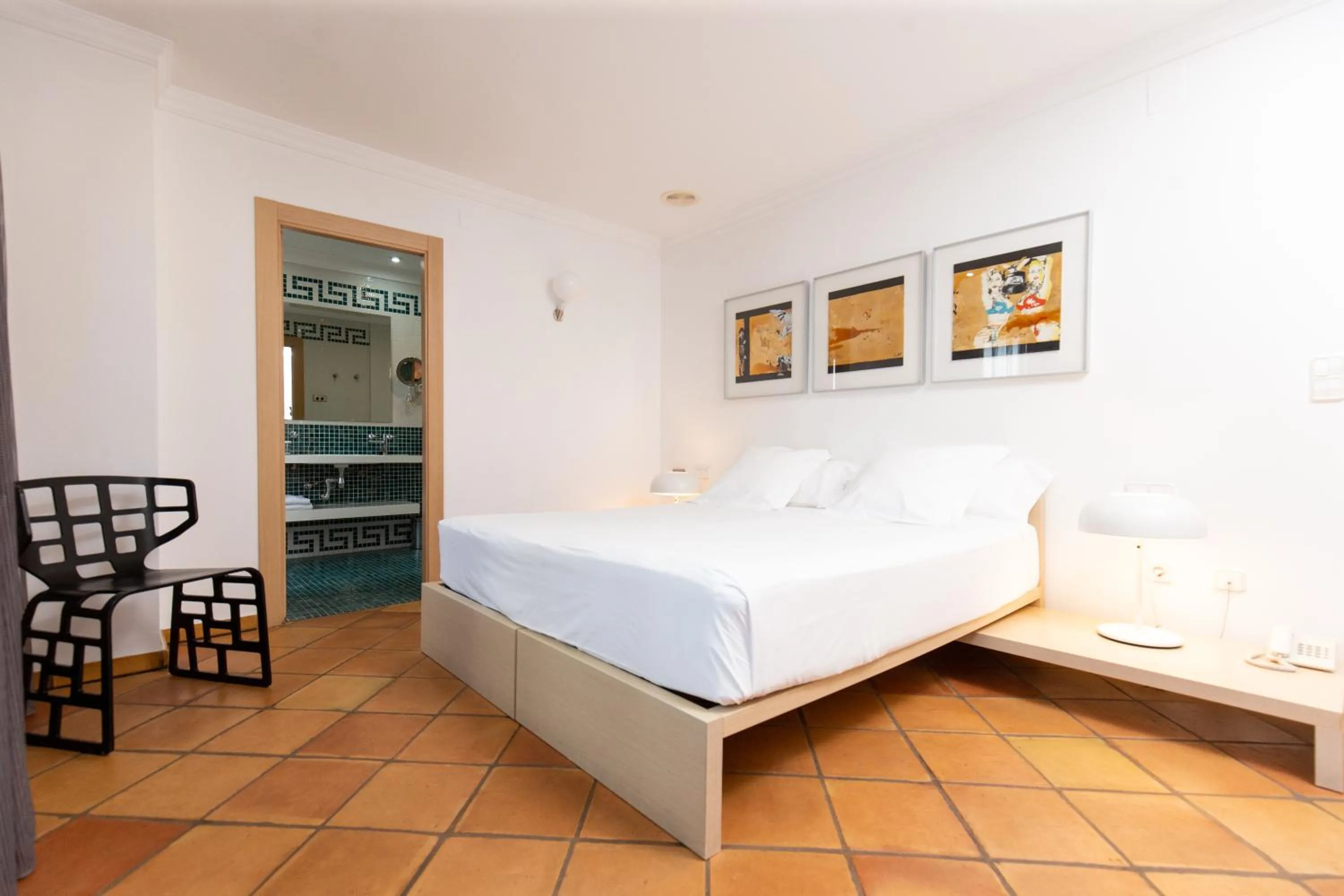 TV and multimedia, Bed in Hotel Nou Romà