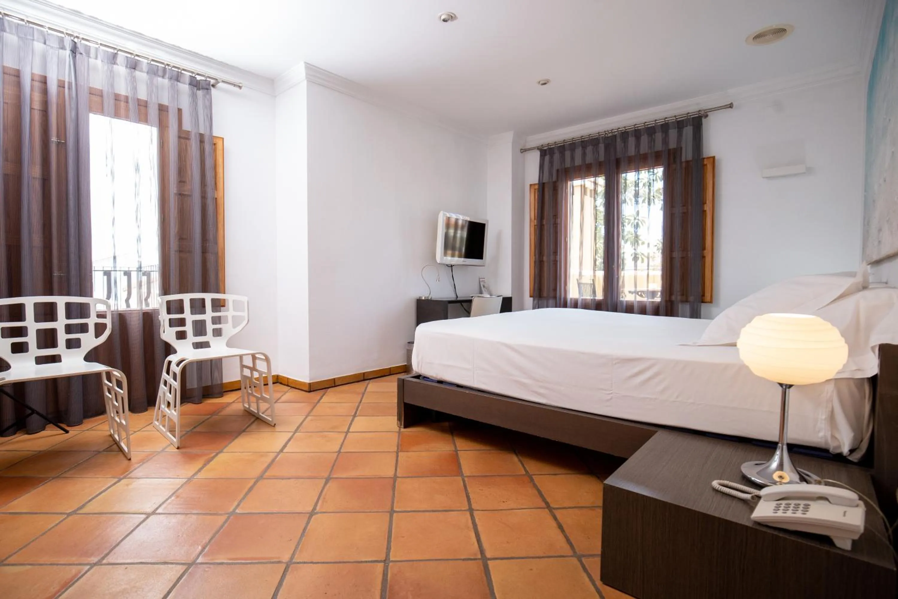 TV and multimedia, Bed in Hotel Nou Romà