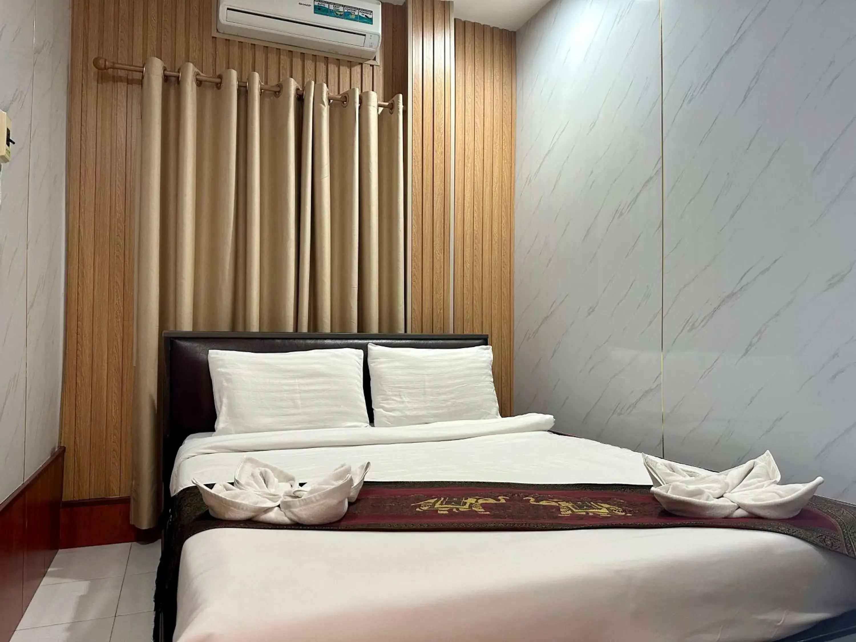 Budget Double Room in Mixay Paradise Hotel Budget Double Room in Mixay Paradise Hotel