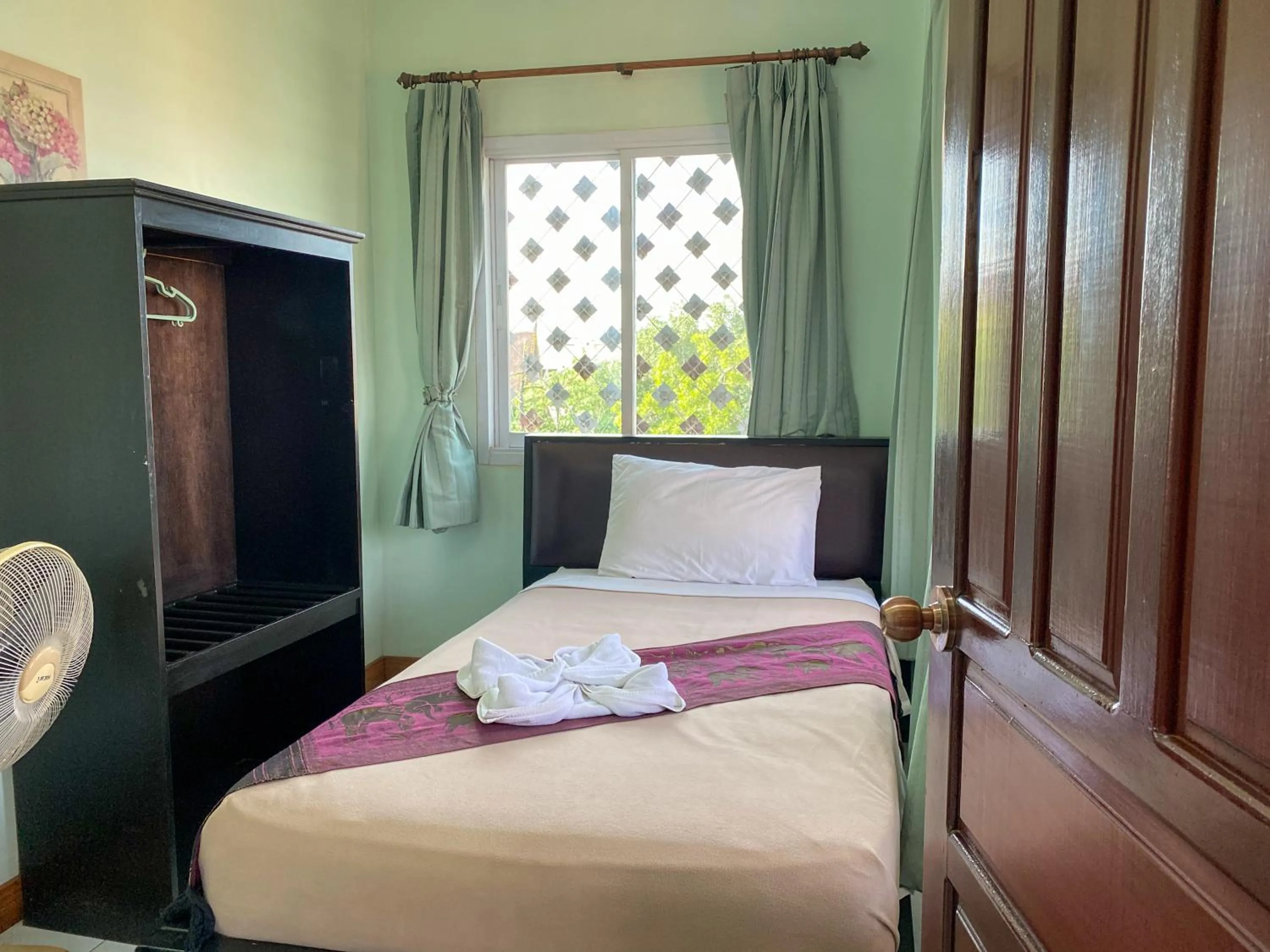 Single Room with Shared Bathroom - single occupancy in Mixay Paradise Hotel