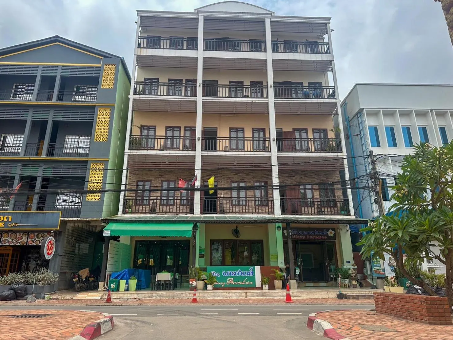 Property building in Mixay Paradise Hotel