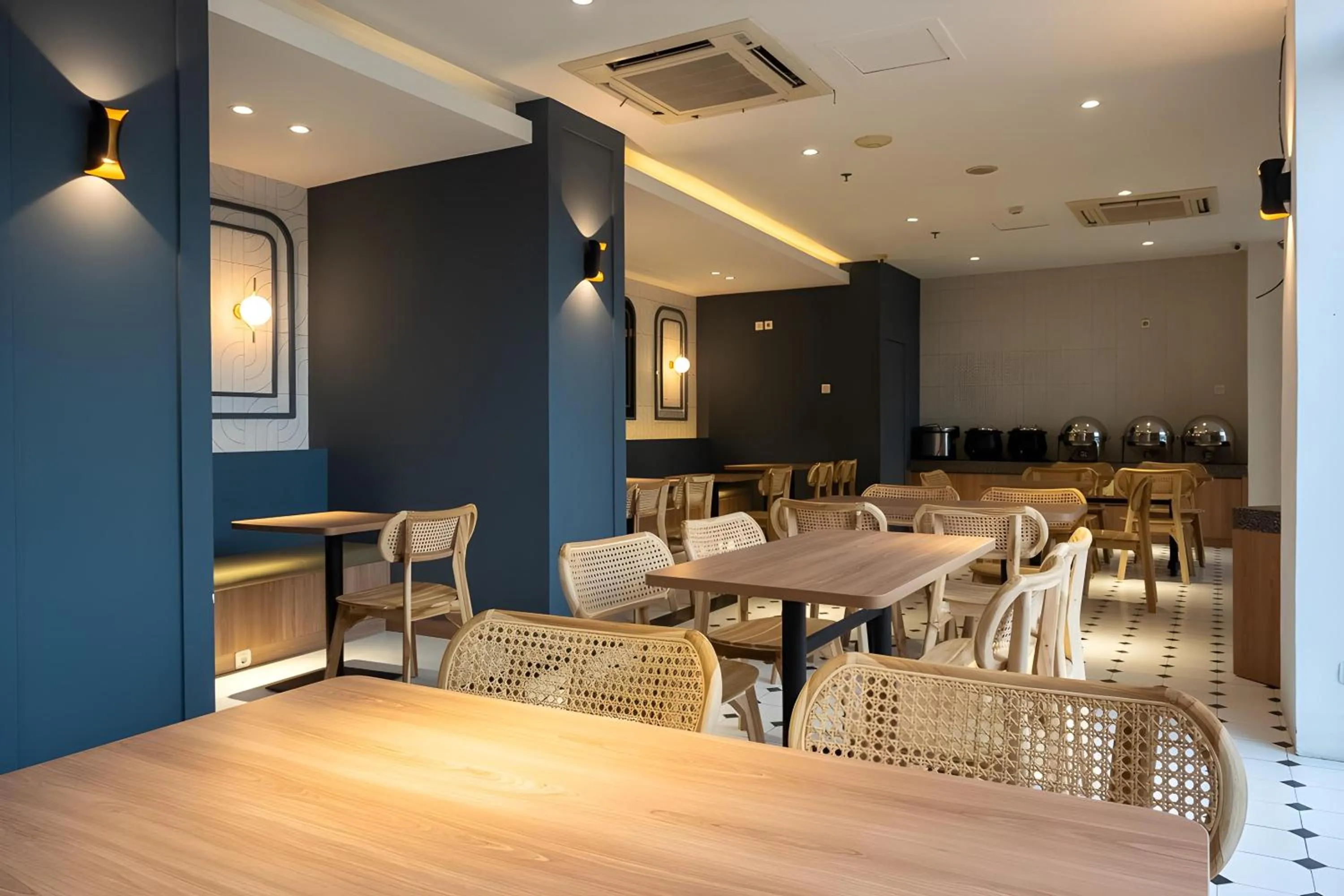 Restaurant/places to eat in Hotel 88 Kedoya Jakarta