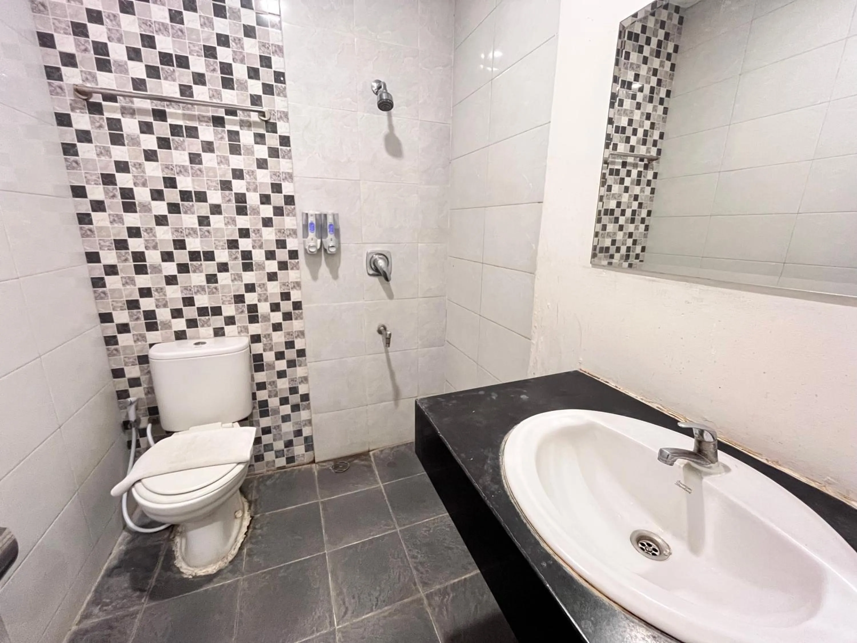 Bathroom in Hotel 88 Kedoya Jakarta