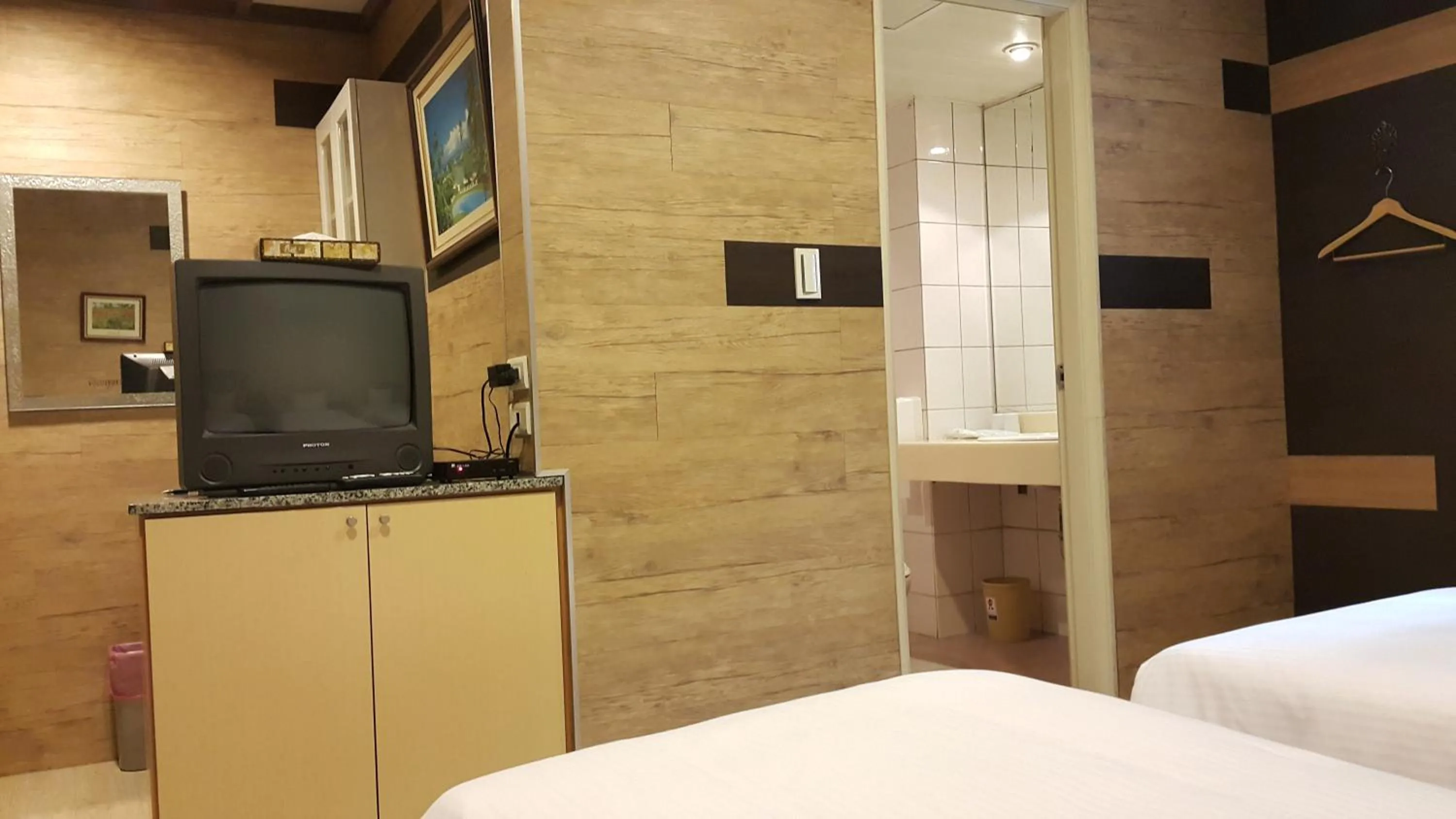 TV and multimedia, Bed in Empire Hotel