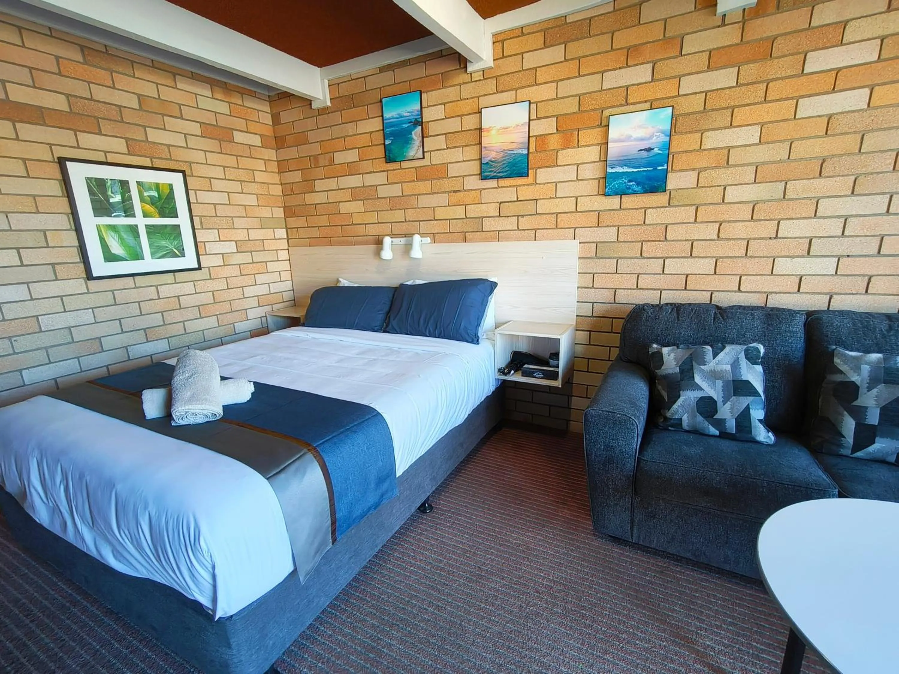 Bedroom, Bed in Red Chief Motel