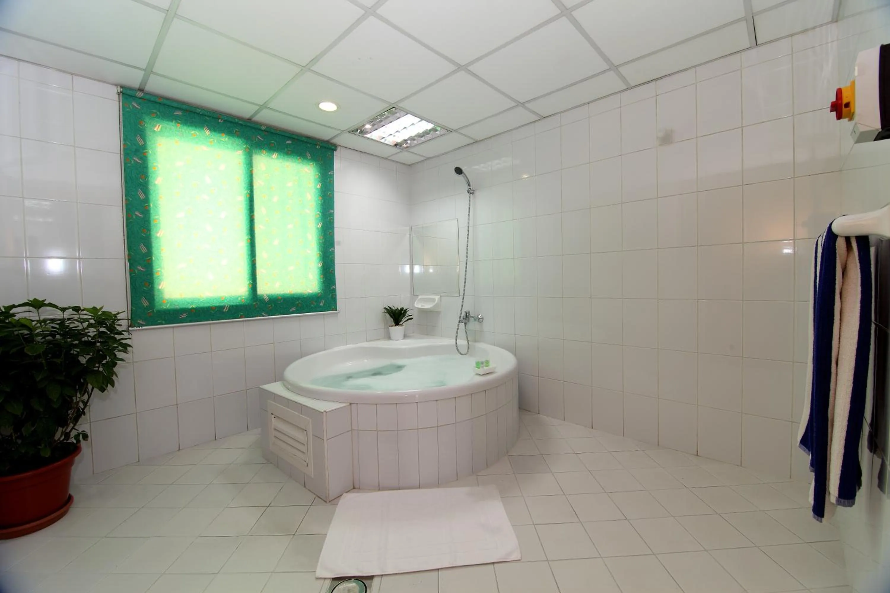 Bathroom in Florida City Hotel Apartments (Previously Flora Hotel Apartments)