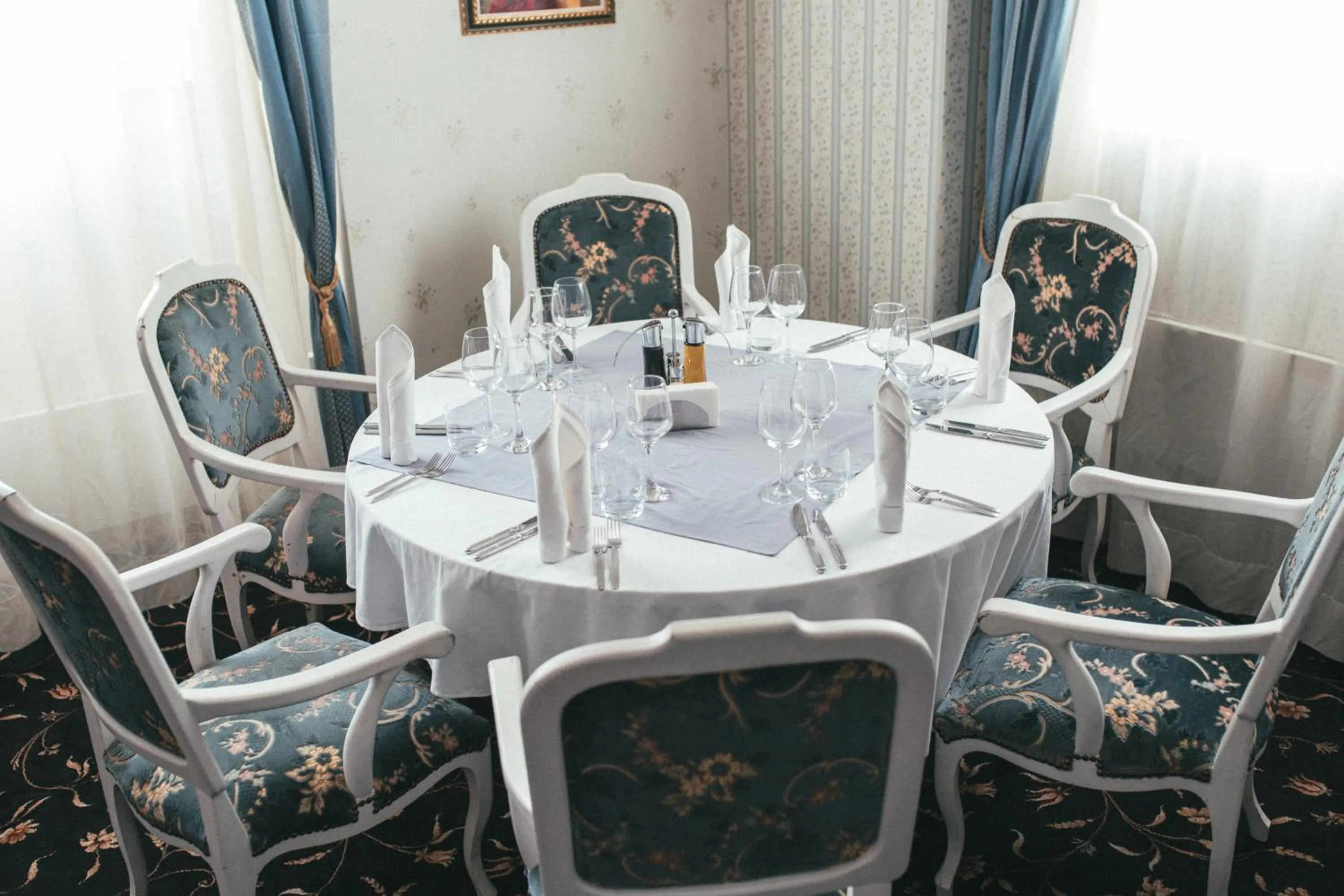 Restaurant/places to eat in Hotel Anna Palace