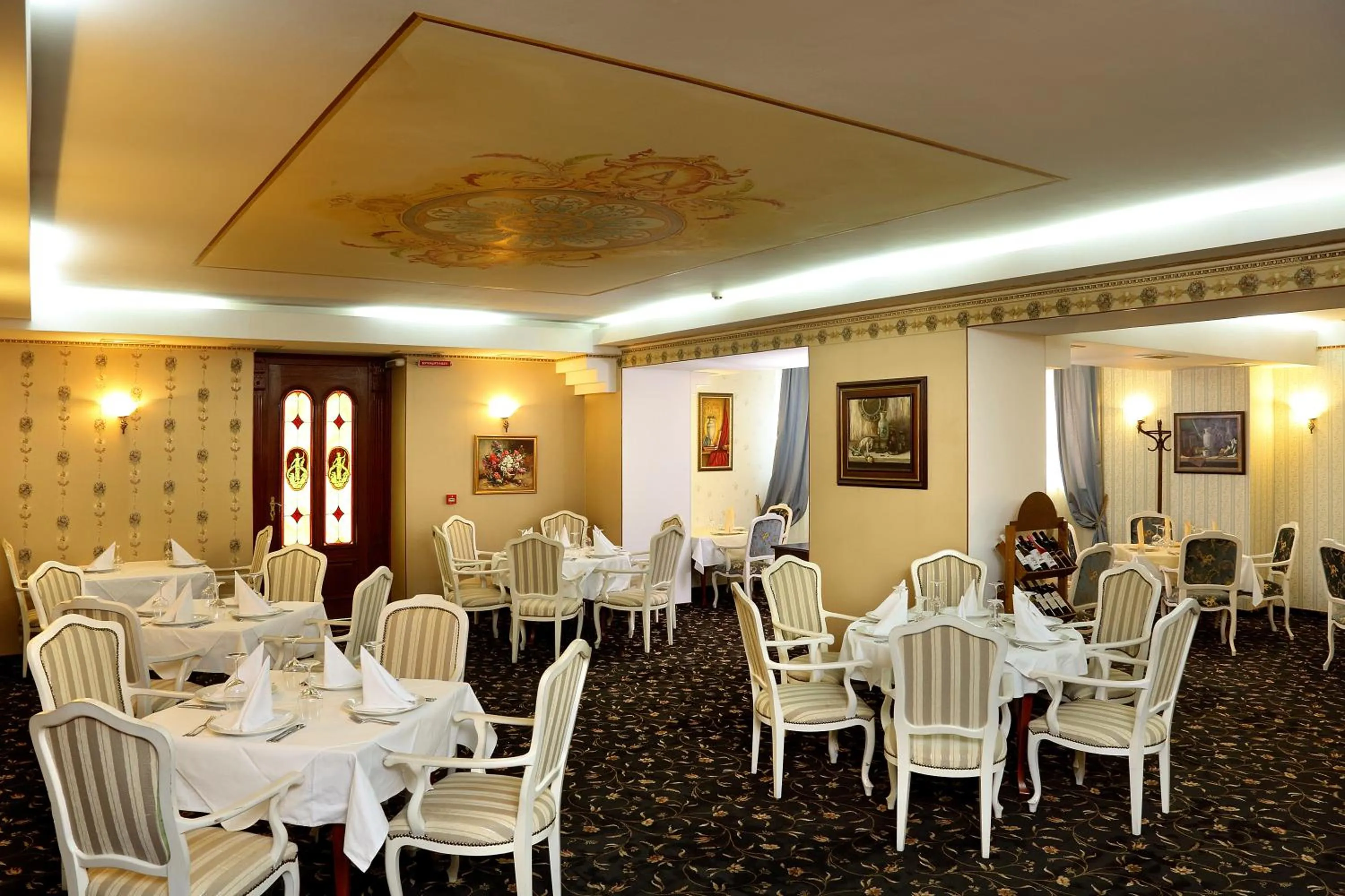 Restaurant/places to eat in Hotel Anna Palace
