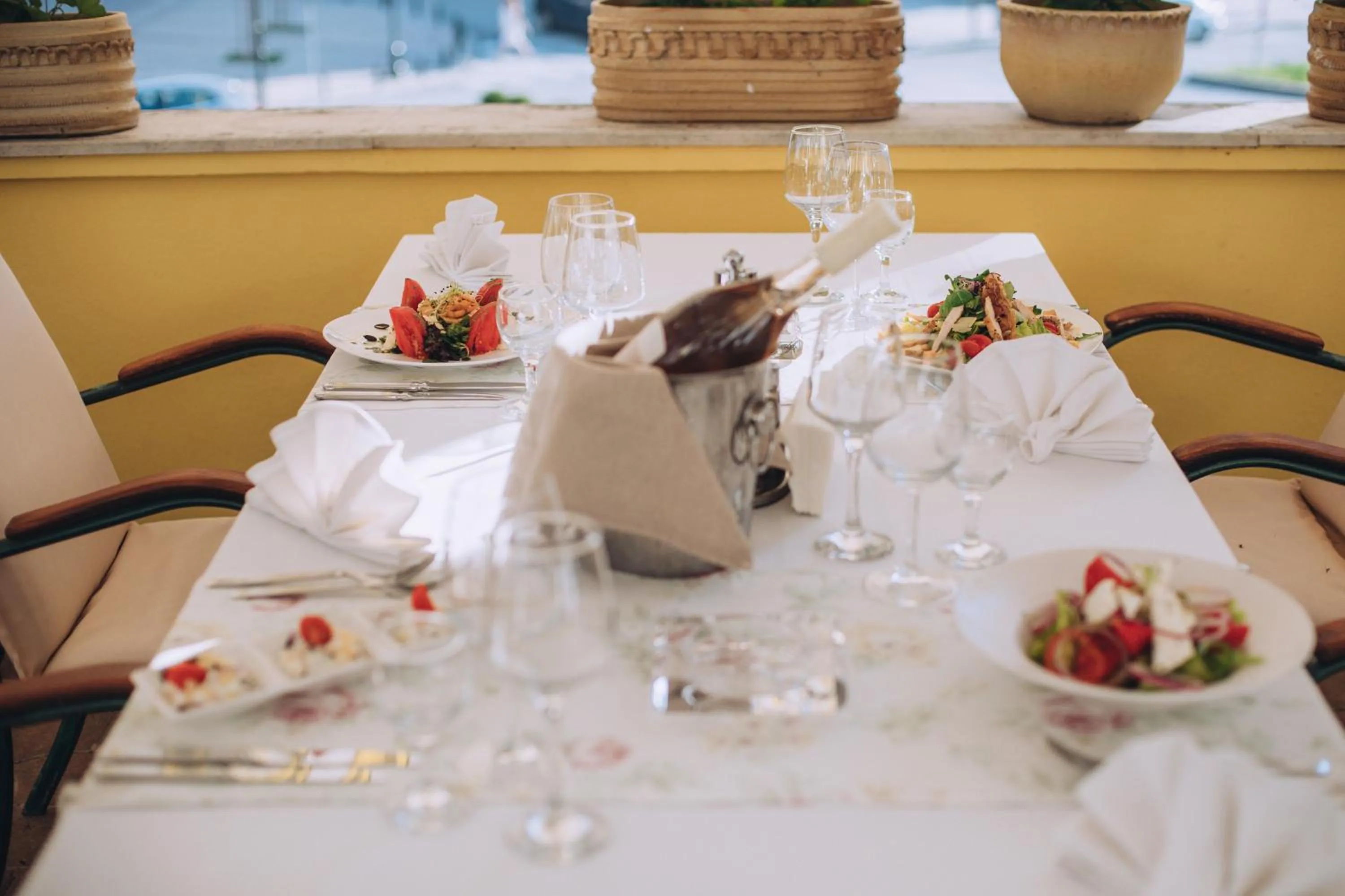 Restaurant/places to eat in Hotel Anna Palace