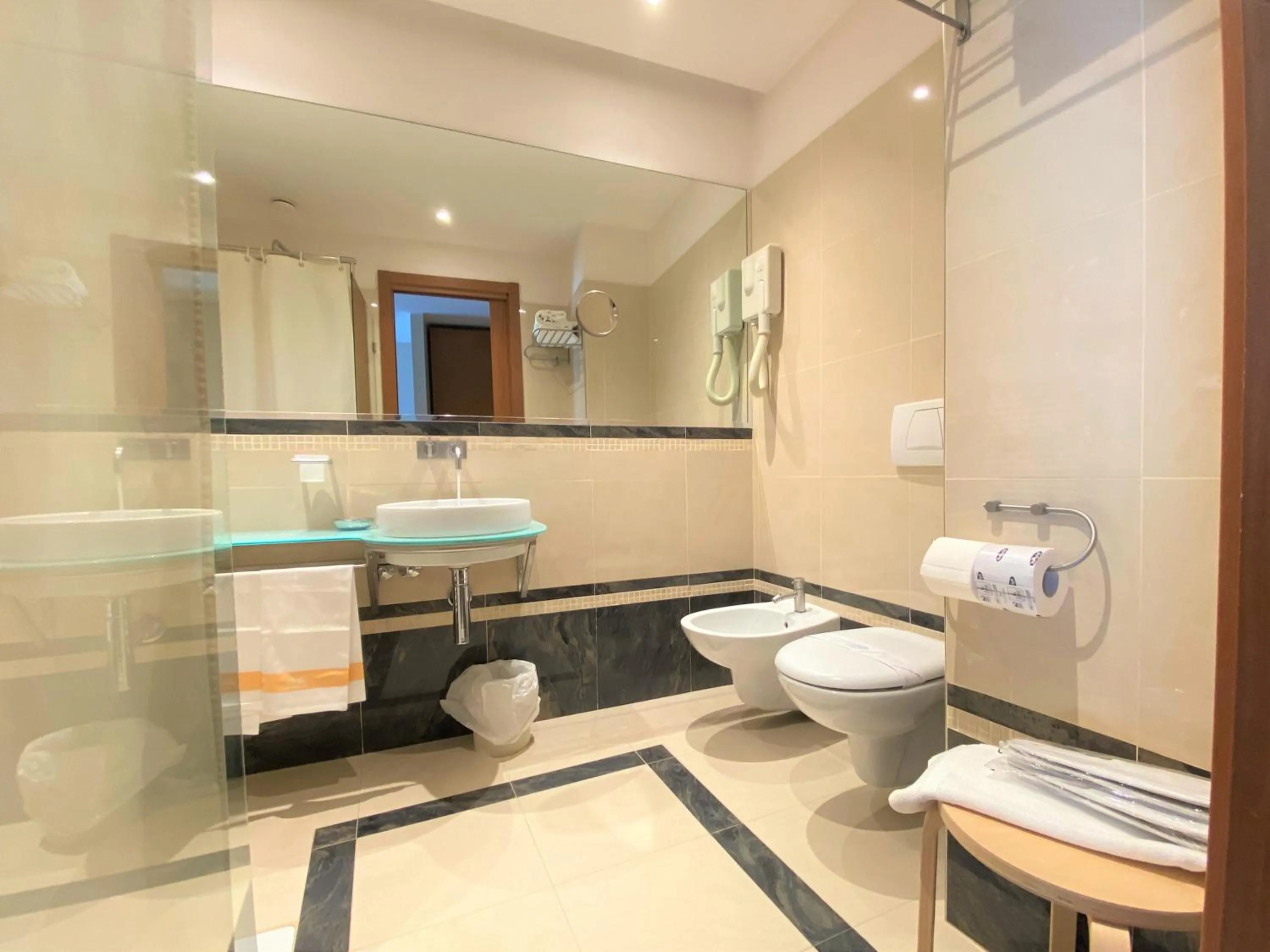 Bathroom in Hotel Tirreno