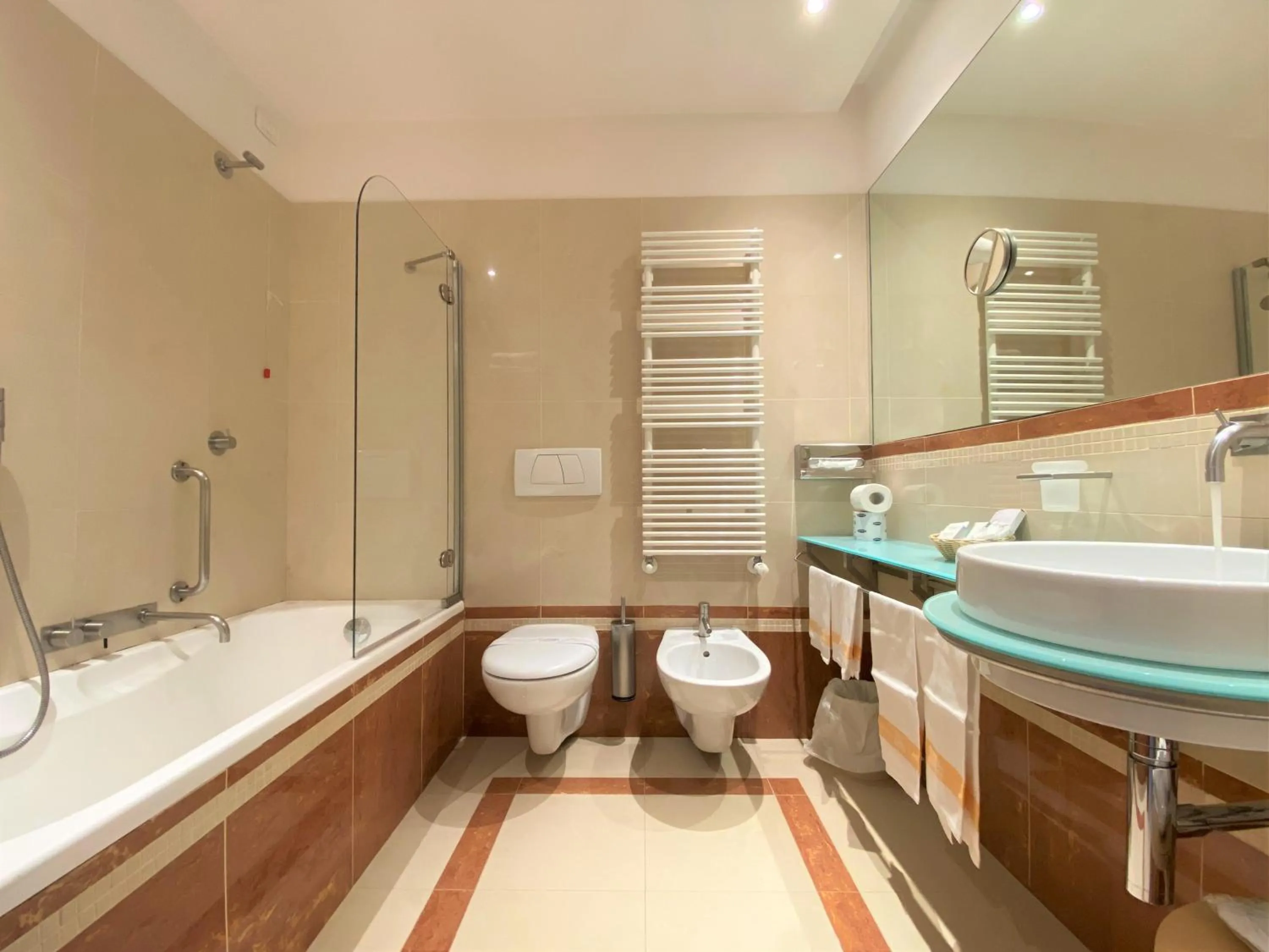 Bathroom in Hotel Tirreno