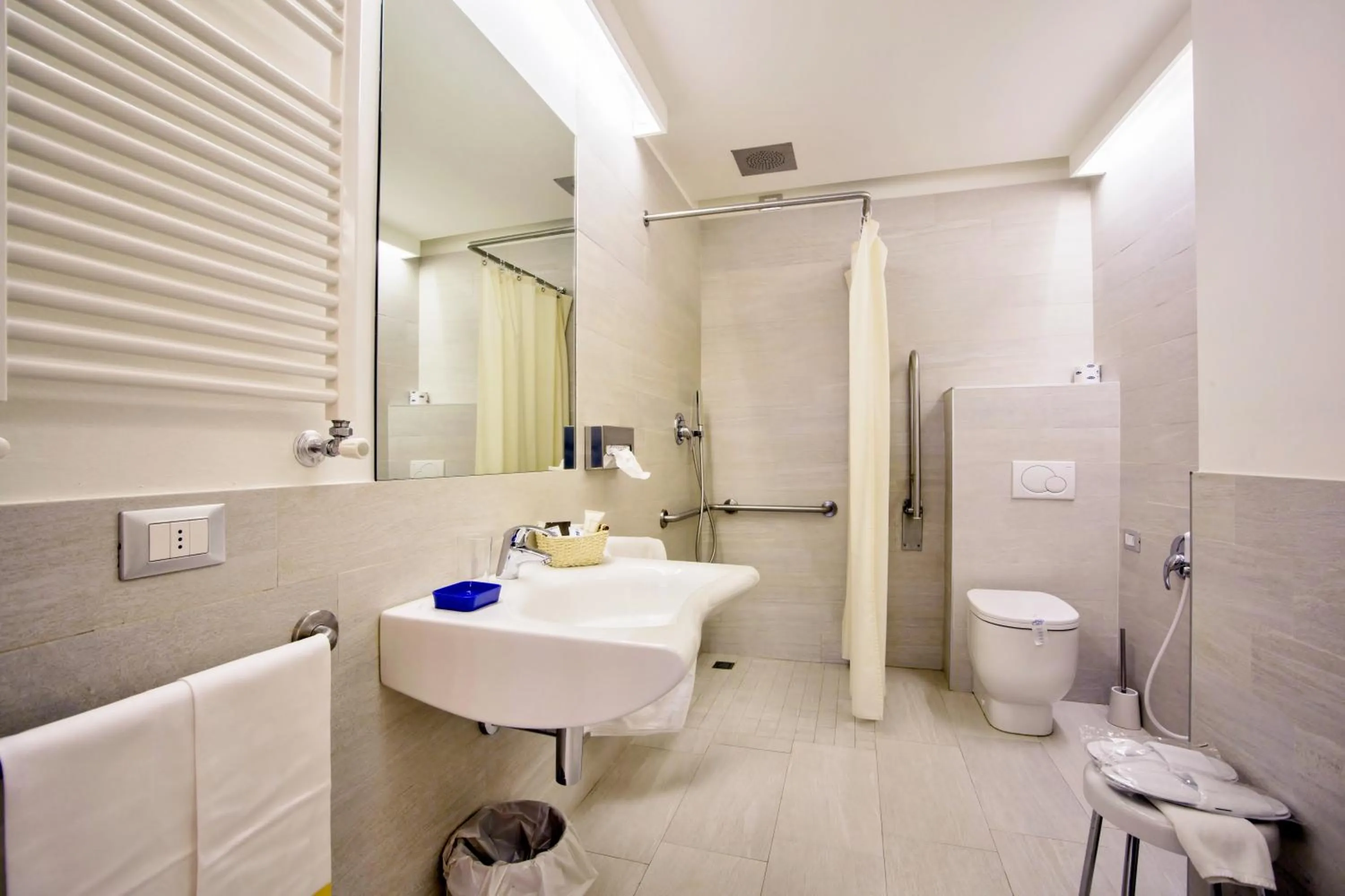 Bathroom in Hotel Tirreno