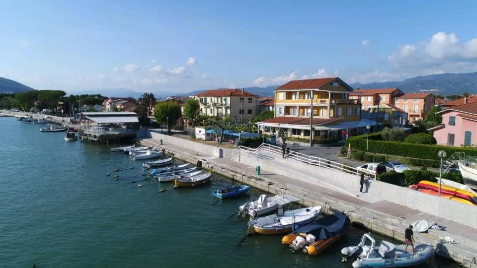 Property building in Maison Del Magra