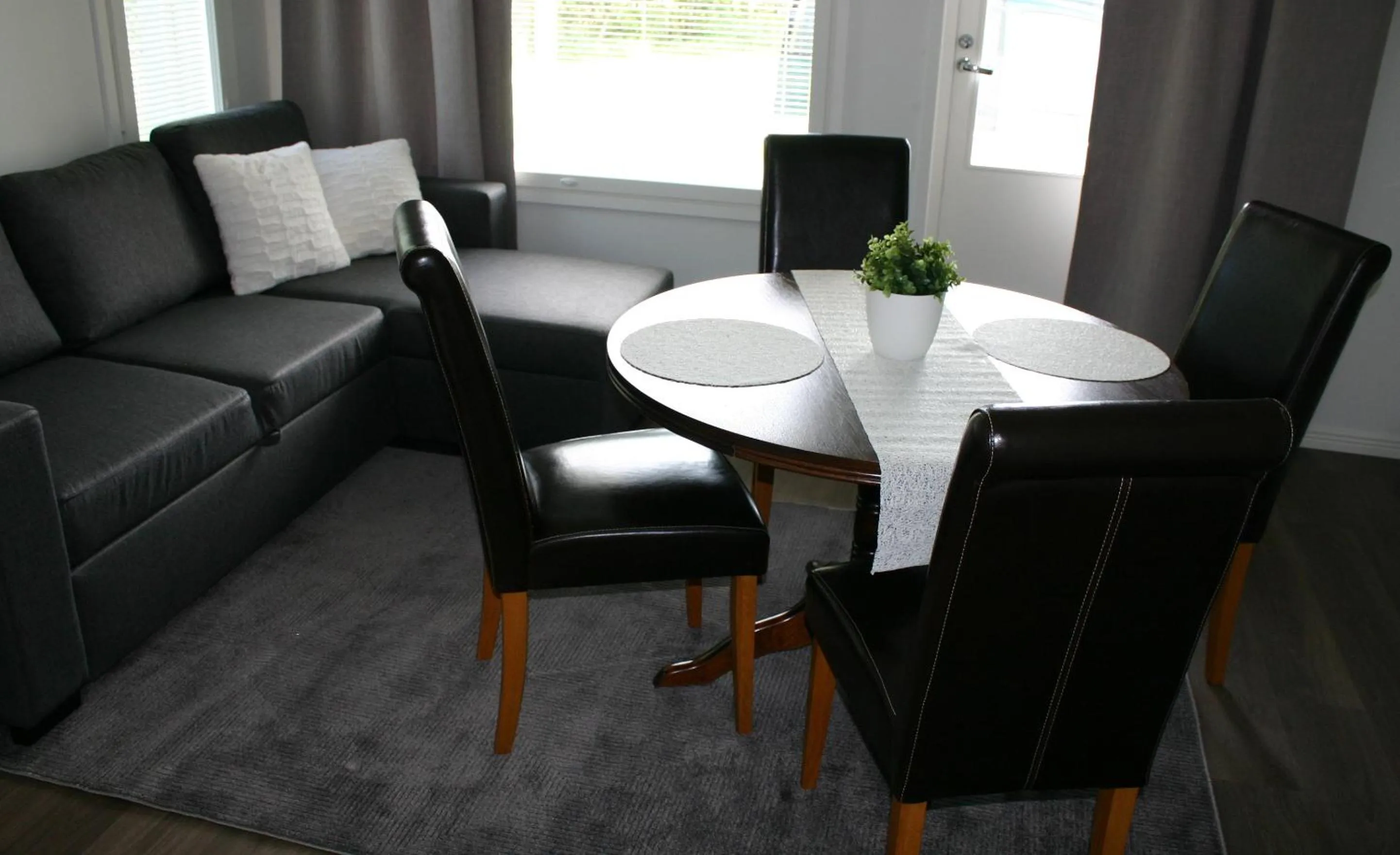 Day in Apartment Kievarinhovi