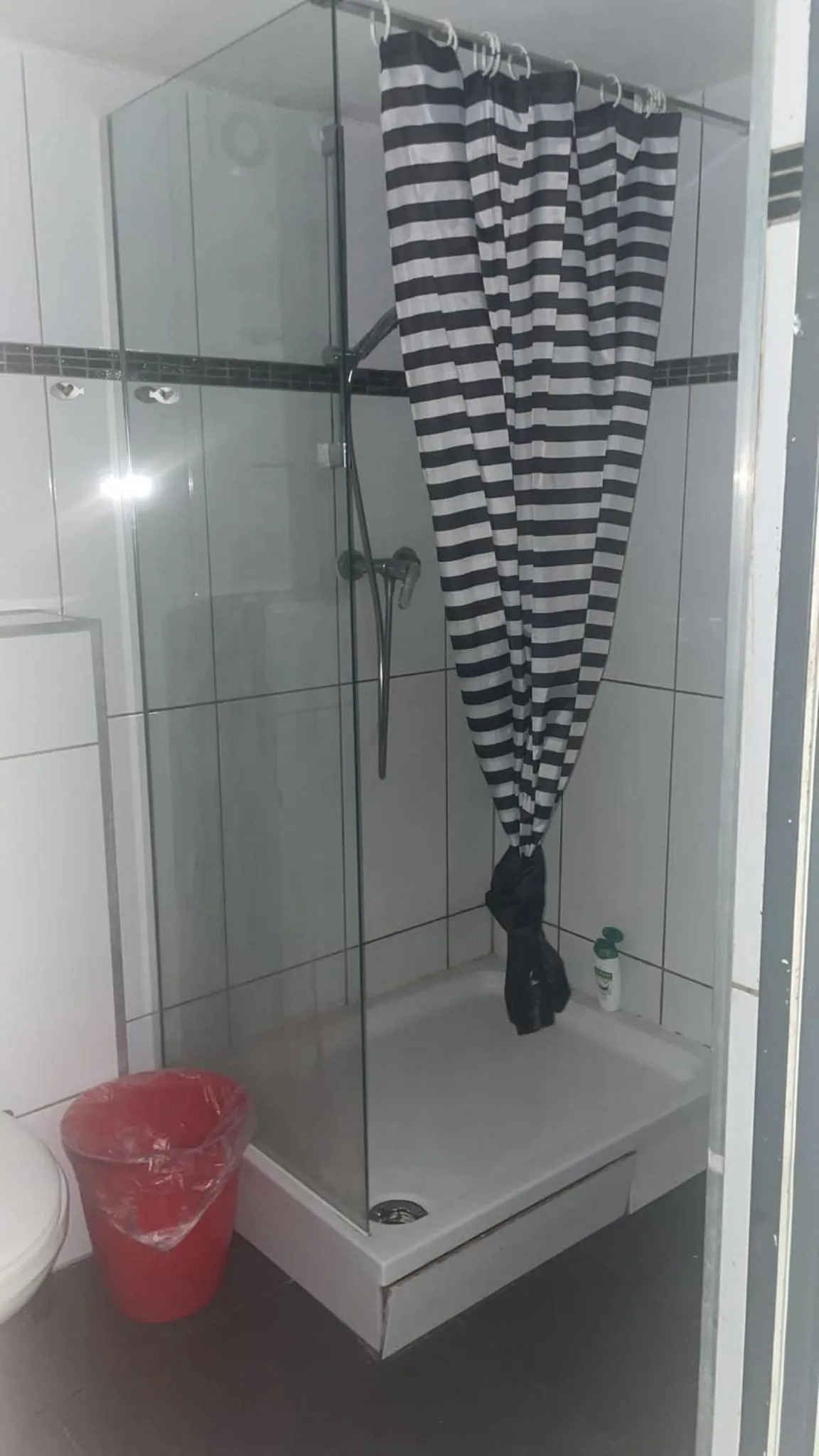 Shower in GZ Hostel Bonn