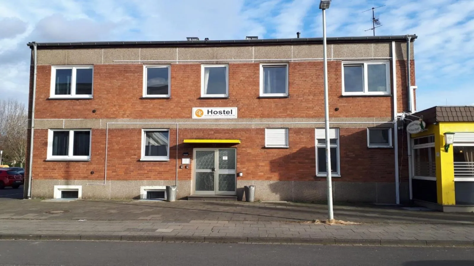 Facade/entrance in GZ Hostel Bonn