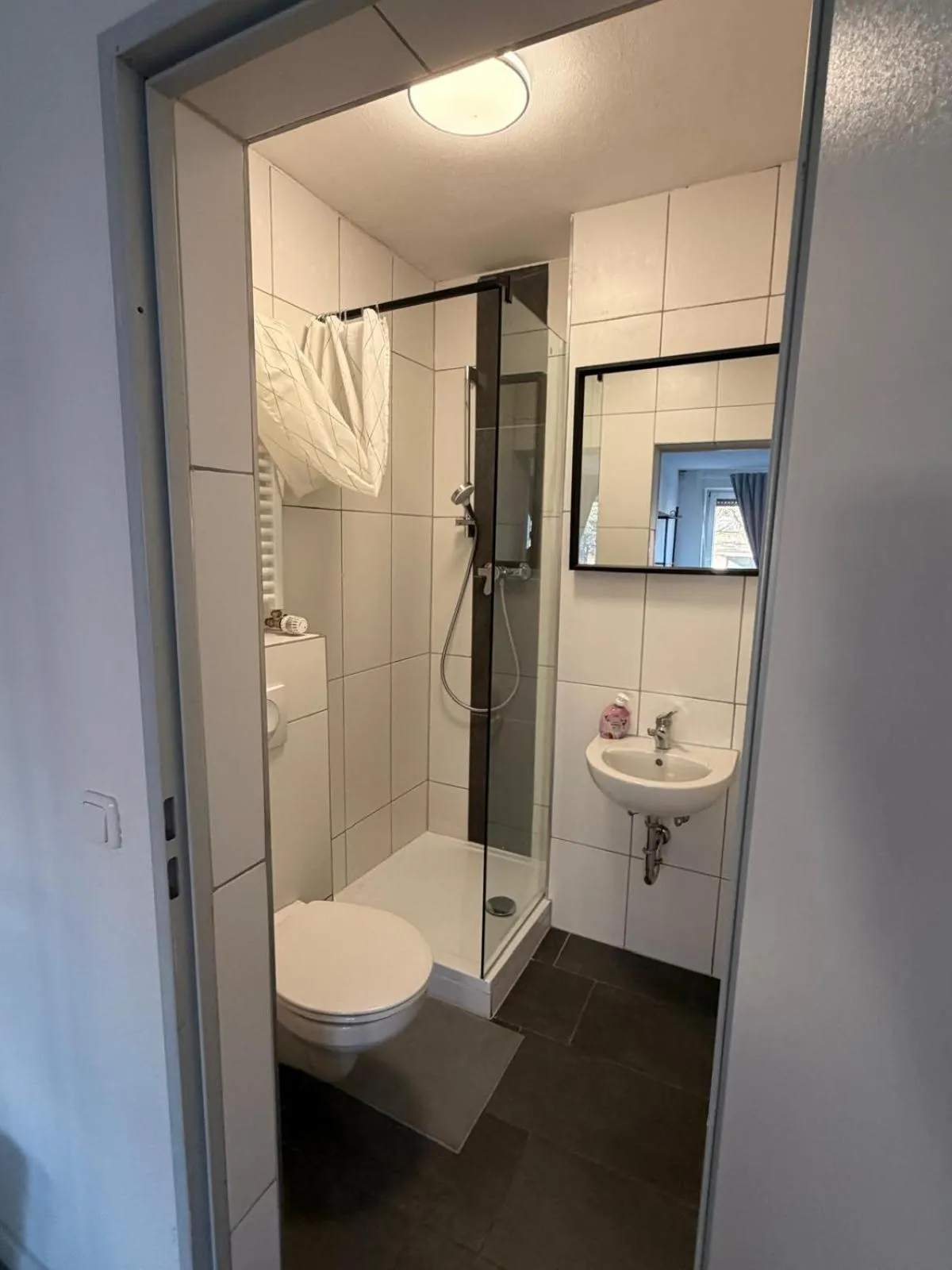 Shower in GZ Hostel Bonn