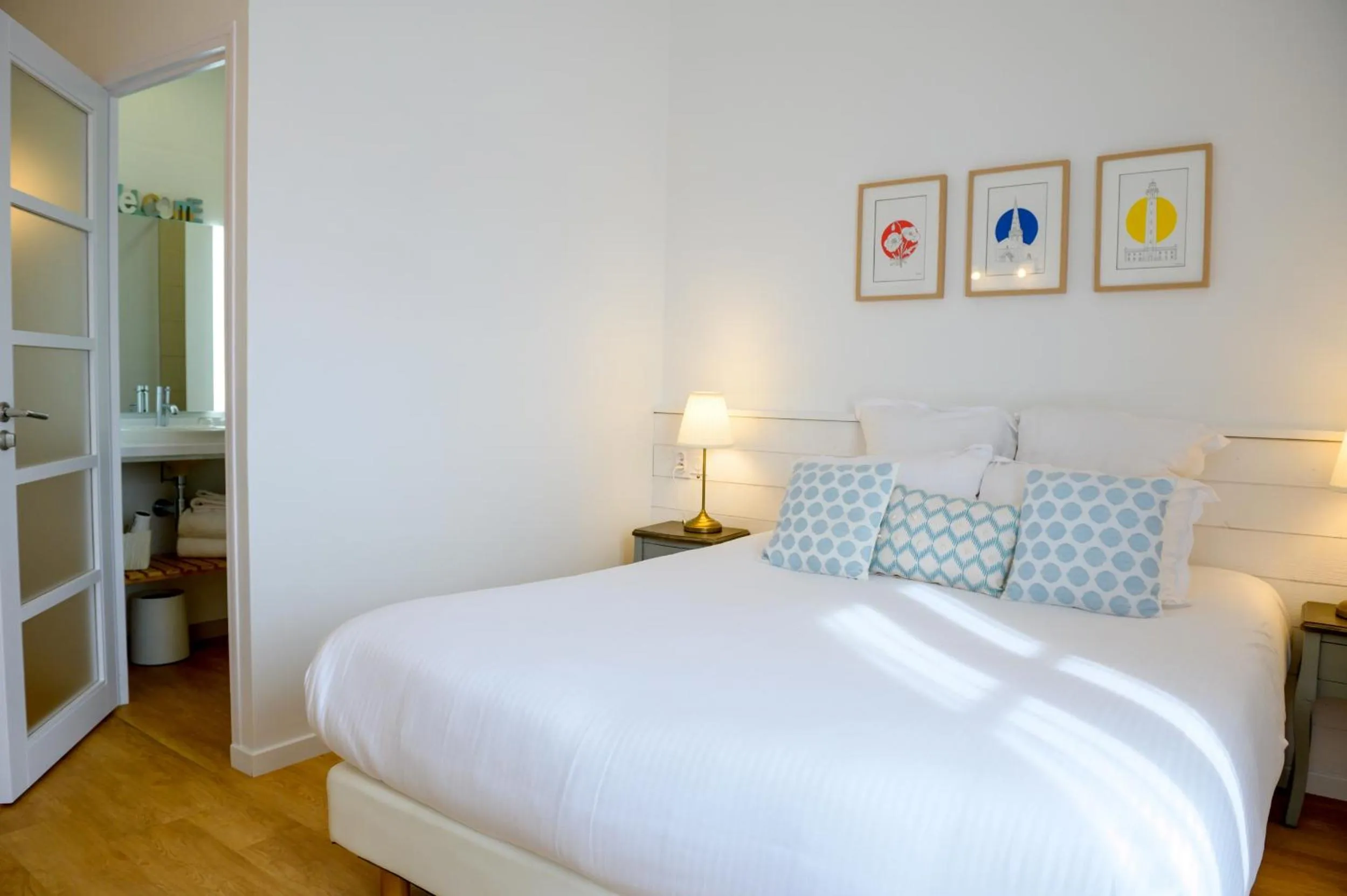 Bed in Hôtel La Jetée