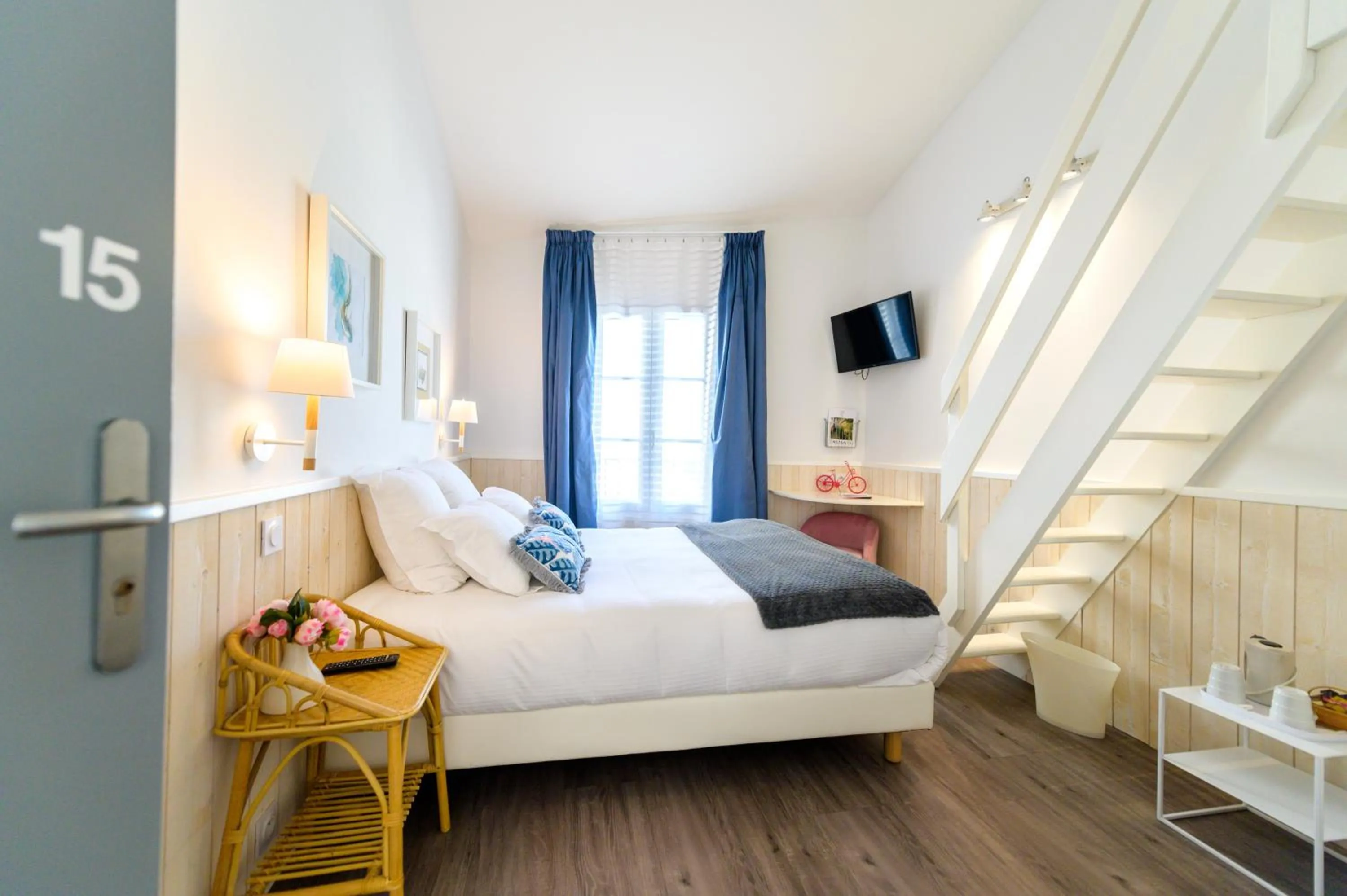 Photo of the whole room, Bed in Hôtel La Jetée