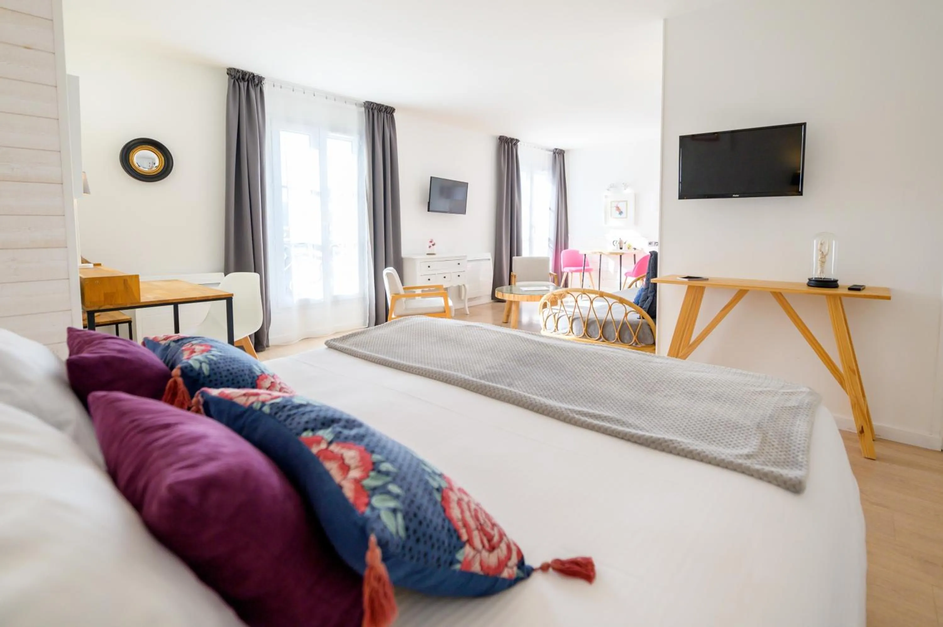 Photo of the whole room, Bed in Hôtel La Jetée