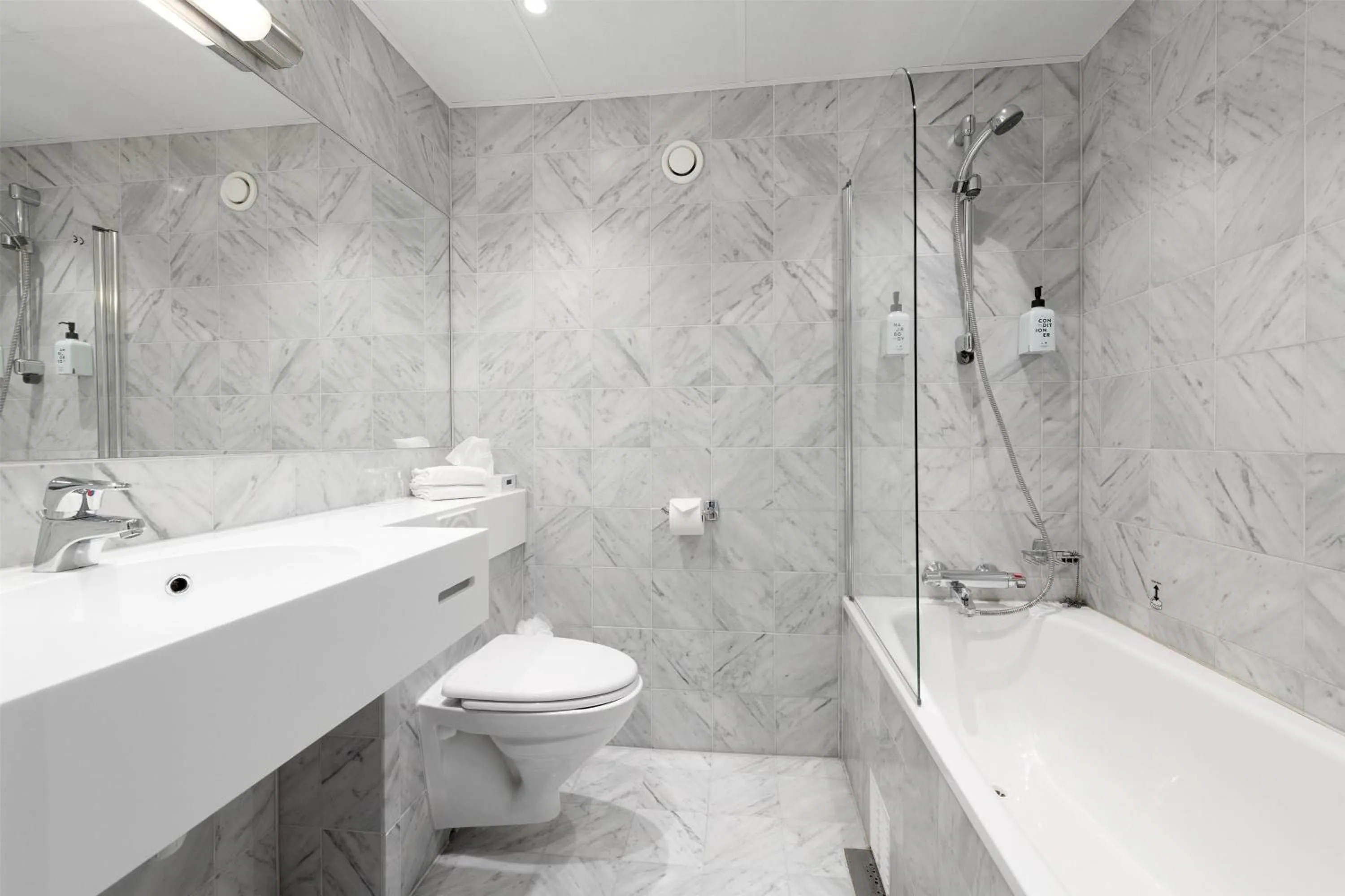 Bathroom in Scandic Parken