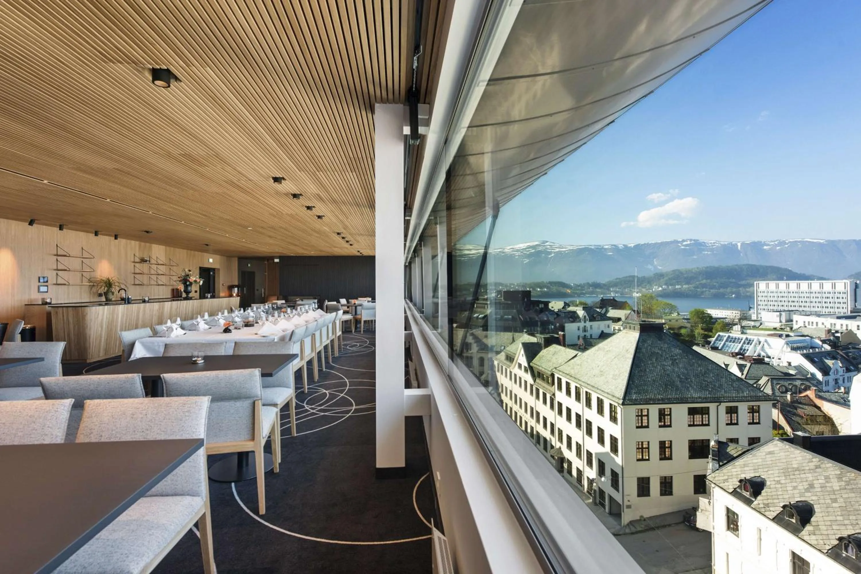 Restaurant/places to eat in Scandic Parken