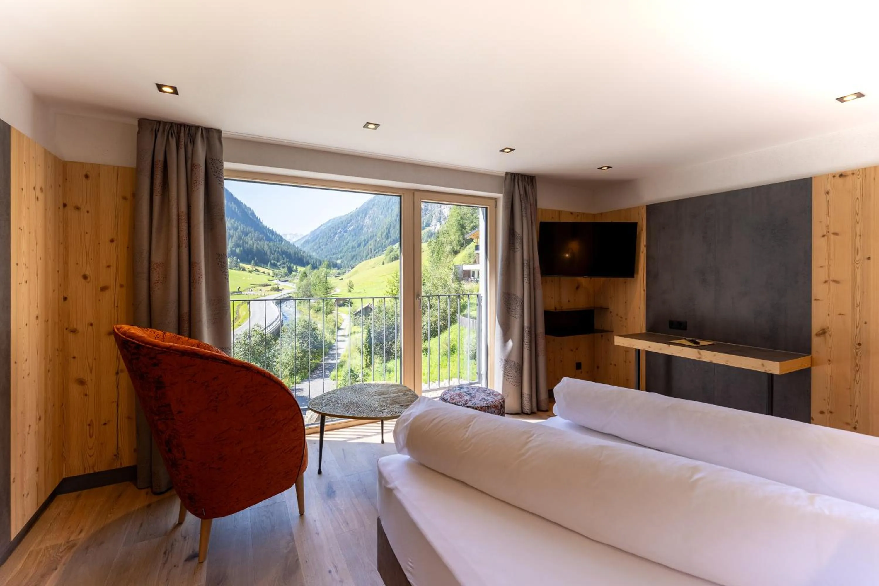 Bed in Hotel Edelweiss